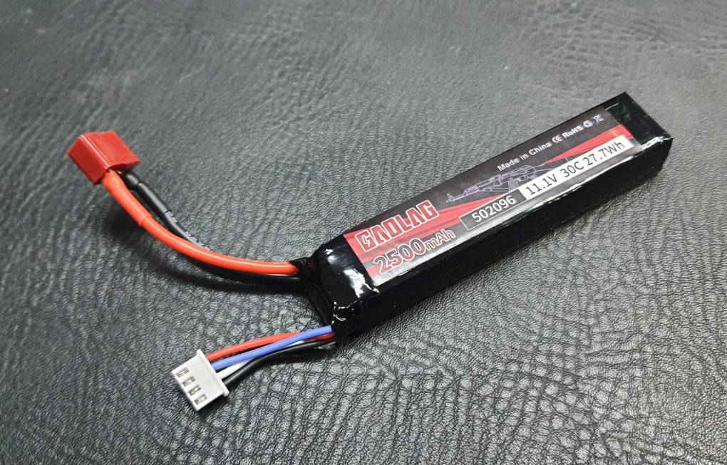 แบตเตอรี่แบบ Li-Io (ลิเธียมไออ้อน)20C 1100mah เหมาะกับแกนพานท้าย
