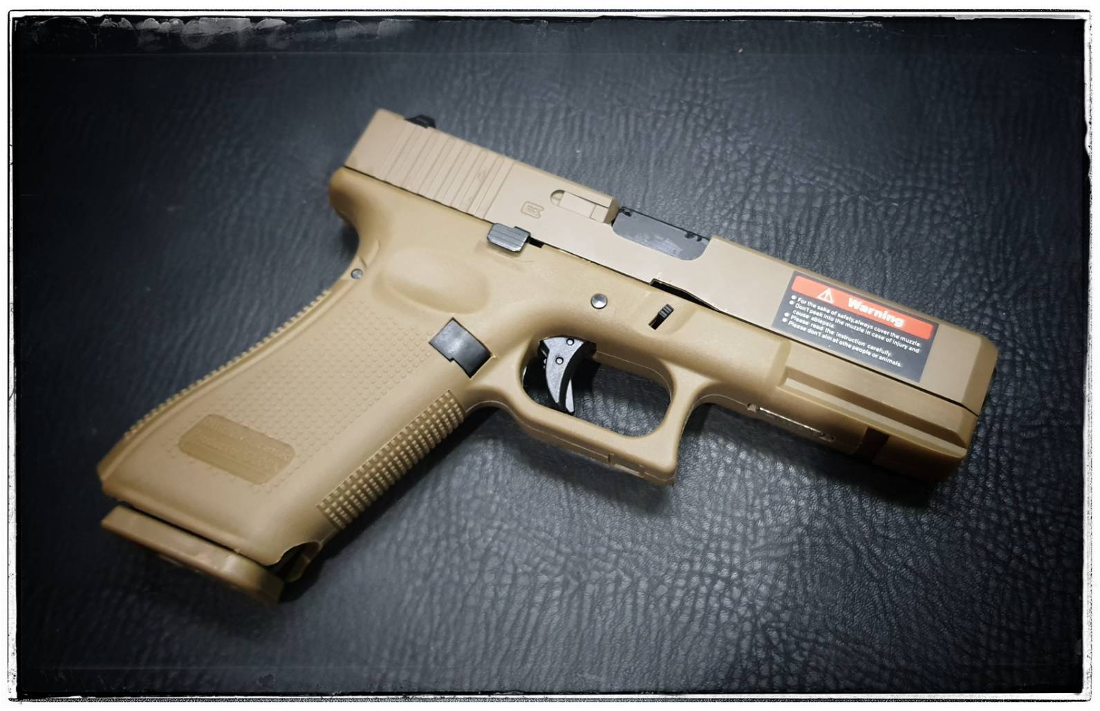 ปืนสั้นระบบแก๊สโบลว์แบล็ค รุ่น G17 GEN5 E&C สีทราย