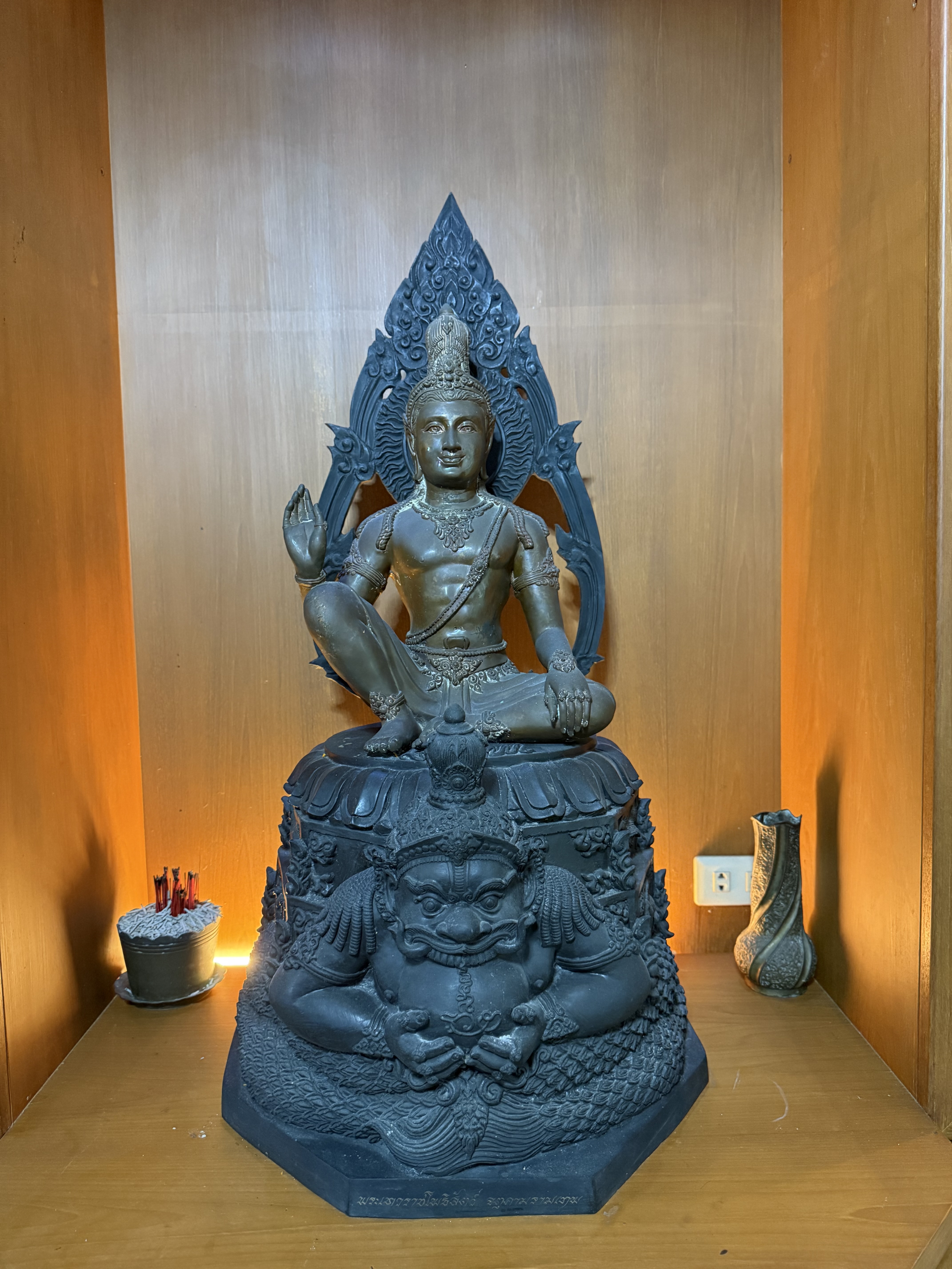 จตุคาม รามเทพ รุ่นพุทธภูมิ ขนาดความสูง1เมตร ฐานรมดำ องค์ทองเเดง(สมนาคุณชุดกรรมการผู้ร่วมสร้าง) จำนวนการสร้าง 108องค์