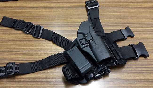 ซองปืนพกปลดเร็วรัดต้นขา สำหรับปืนสั้น ตระกูล Glock ยี่ห้่อ แบล็คฮอกว์ ก็อปนะจ๊ะ