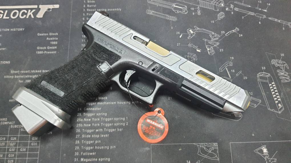 (มือ2)ปืนสั้นระบบแก๊ส รุ่น G34 Taran Tactical สีเงิน จาก Double Bell DB768L