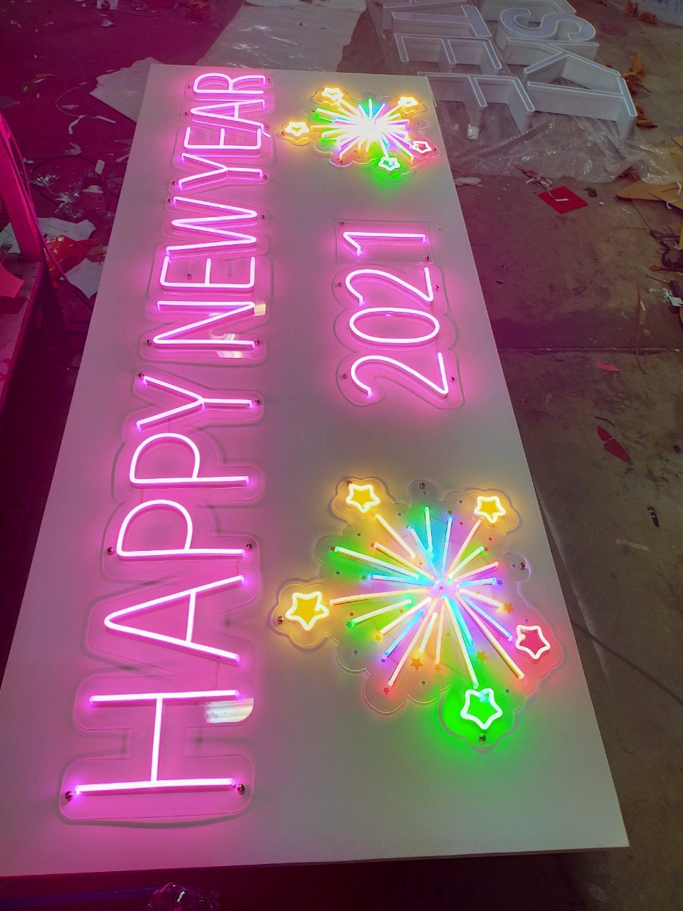 ป้ายไฟนีออน LED อะคริลิคขาวรองหลัง