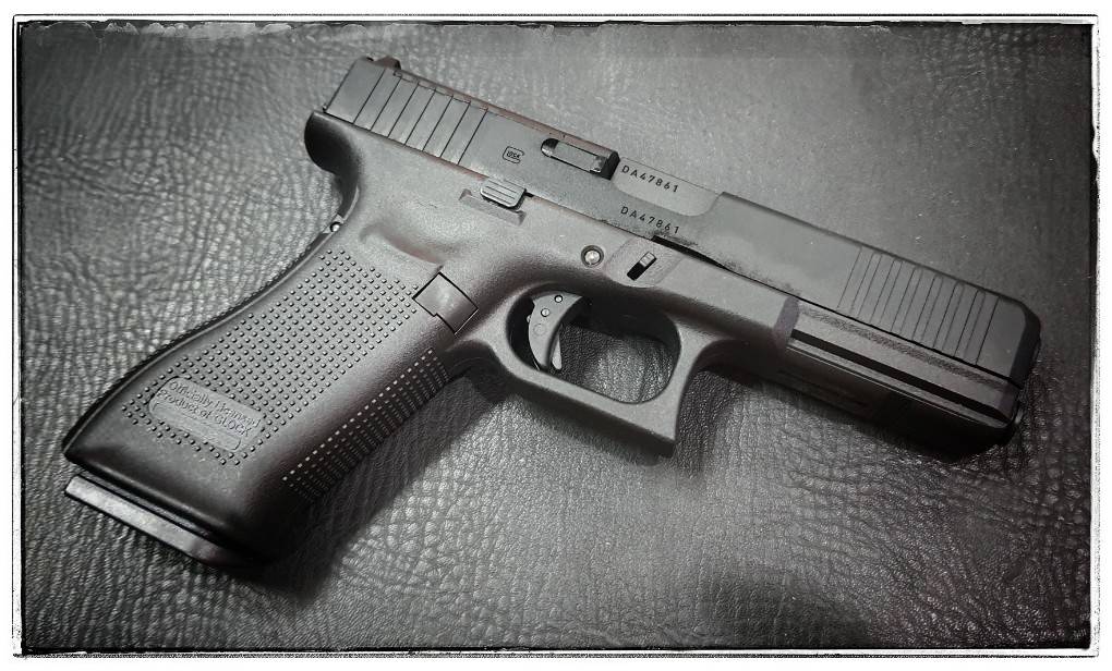 ปืนระบบแก๊สโบลว์แบล็ค รุ่น Glock17 Gen5 MOS สีดำ (SRC) รองรับการติด Red Dot ค่าย Umarex มาร์คกิ้งครบ