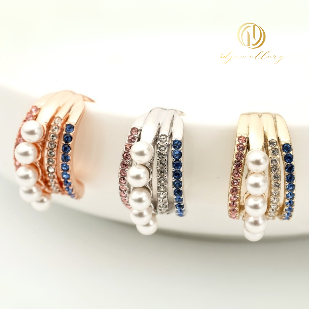 1D Jewellery ต่างหูเงินแท้ 925 ชุบโรเดียม ต่างหูแบบหนีบคล้องหู ฝังเพชรสวิส(CZ) 💖 Fancy Pearl with Pink and Blue Ear Cuff 💖