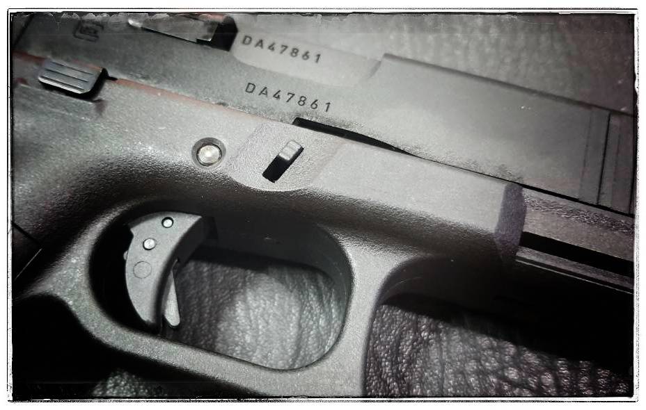 ปืนระบบแก๊สโบลว์แบล็ค รุ่น Glock17 Gen5 MOS สีดำ (SRC) รองรับการติด Red Dot ค่าย Umarex มาร์คกิ้งครบ