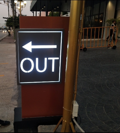 ป้ายกล่องไฟคอมโพสิต ป้ายบอกทาง - ป้าย OUT ติดตั้งป้ายโรงแรมสยามแมนดาริน กิ่งแก้ว