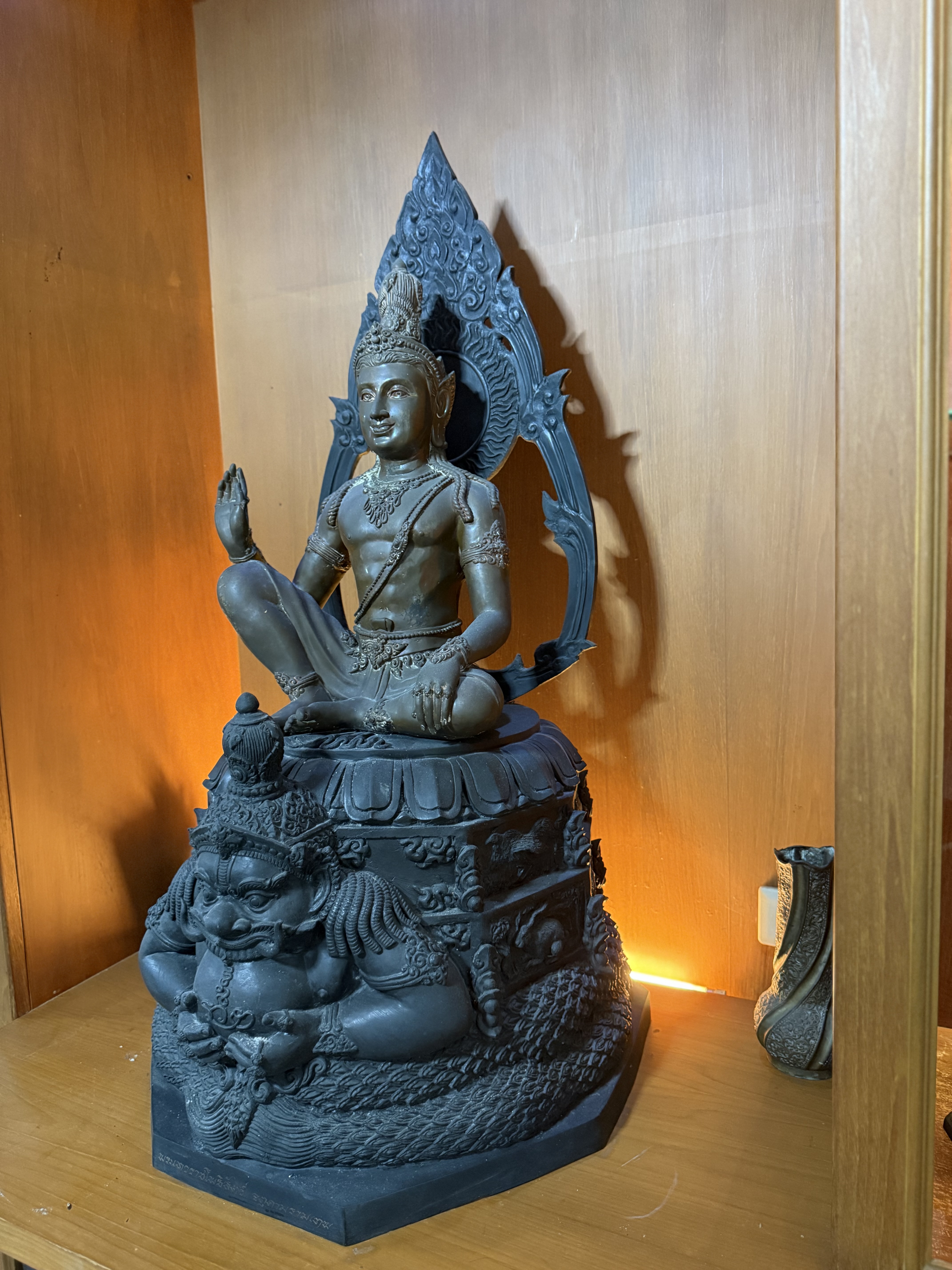 จตุคาม รามเทพ รุ่นพุทธภูมิ ขนาดความสูง1เมตร ฐานรมดำ องค์ทองเเดง(สมนาคุณชุดกรรมการผู้ร่วมสร้าง) จำนวนการสร้าง 108องค์