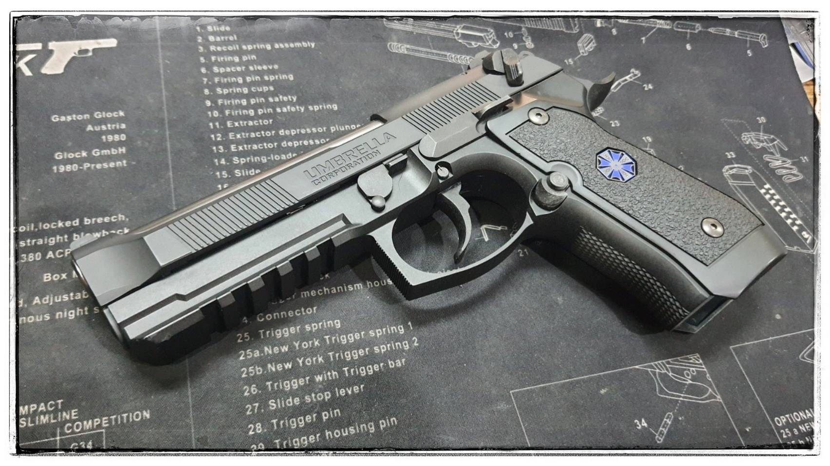 ราคาพิเศษ Biohazard UMBRELLA ALBERT.W.MODEL 01P ตัวแขวนโชว์ในตู้