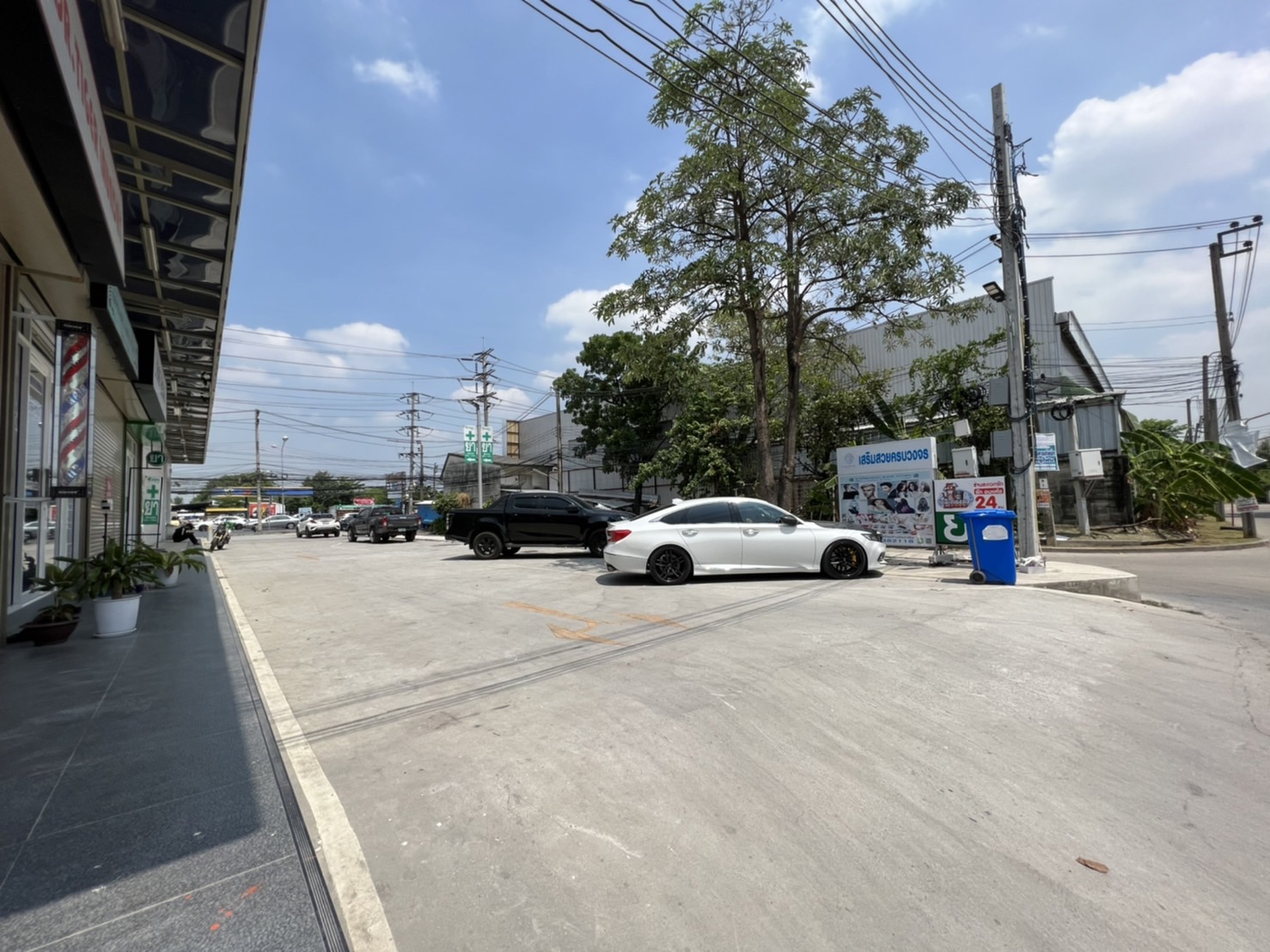 ให้เช่าอาคารพาณิชย์ ริมถนนเอกชัย ปากซอยเอกชัย109 (รหัสทรัพย์ B12615ห้อง5-8)