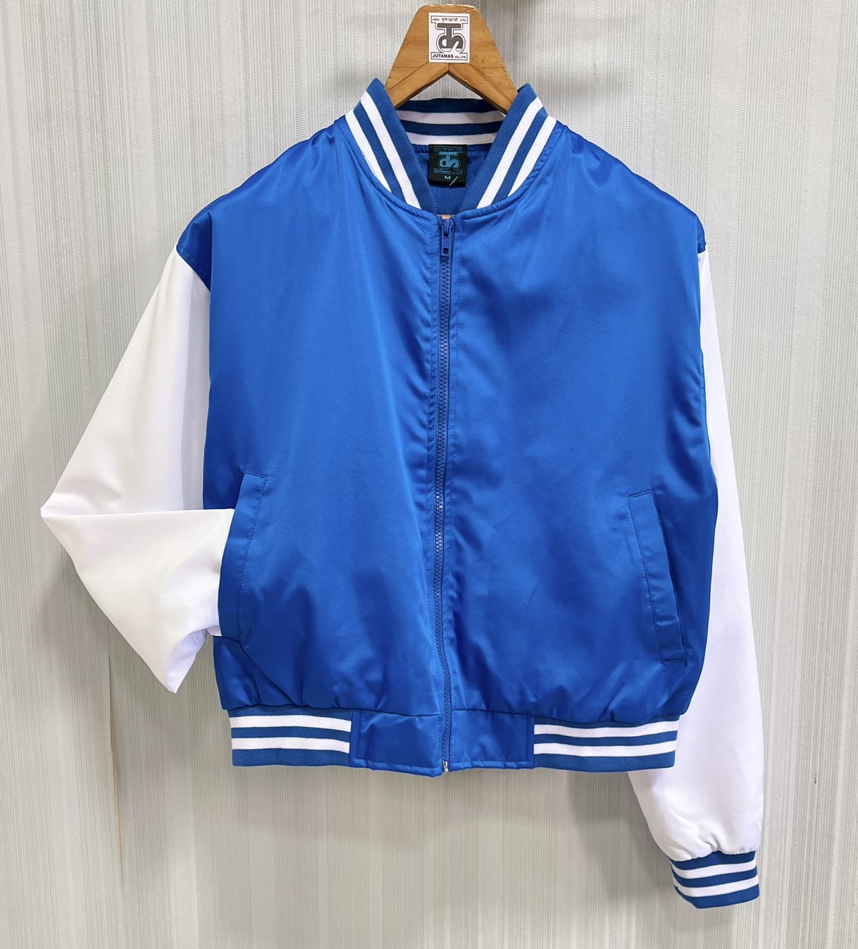 Jacket เสื้อแจ็คเก็ต สไตล์วัยรุ่น ตัวสั้น เนื้อผ้าใส่สบาย แฟชั่น ทันสมัย มาใหม่