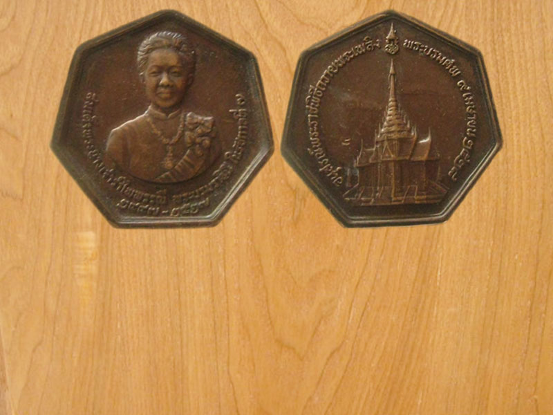 เหรียญพระนางเจ้ารำไพพรรณี พระราชพิธีถวายพระเพลิง ปี2528 (3251)