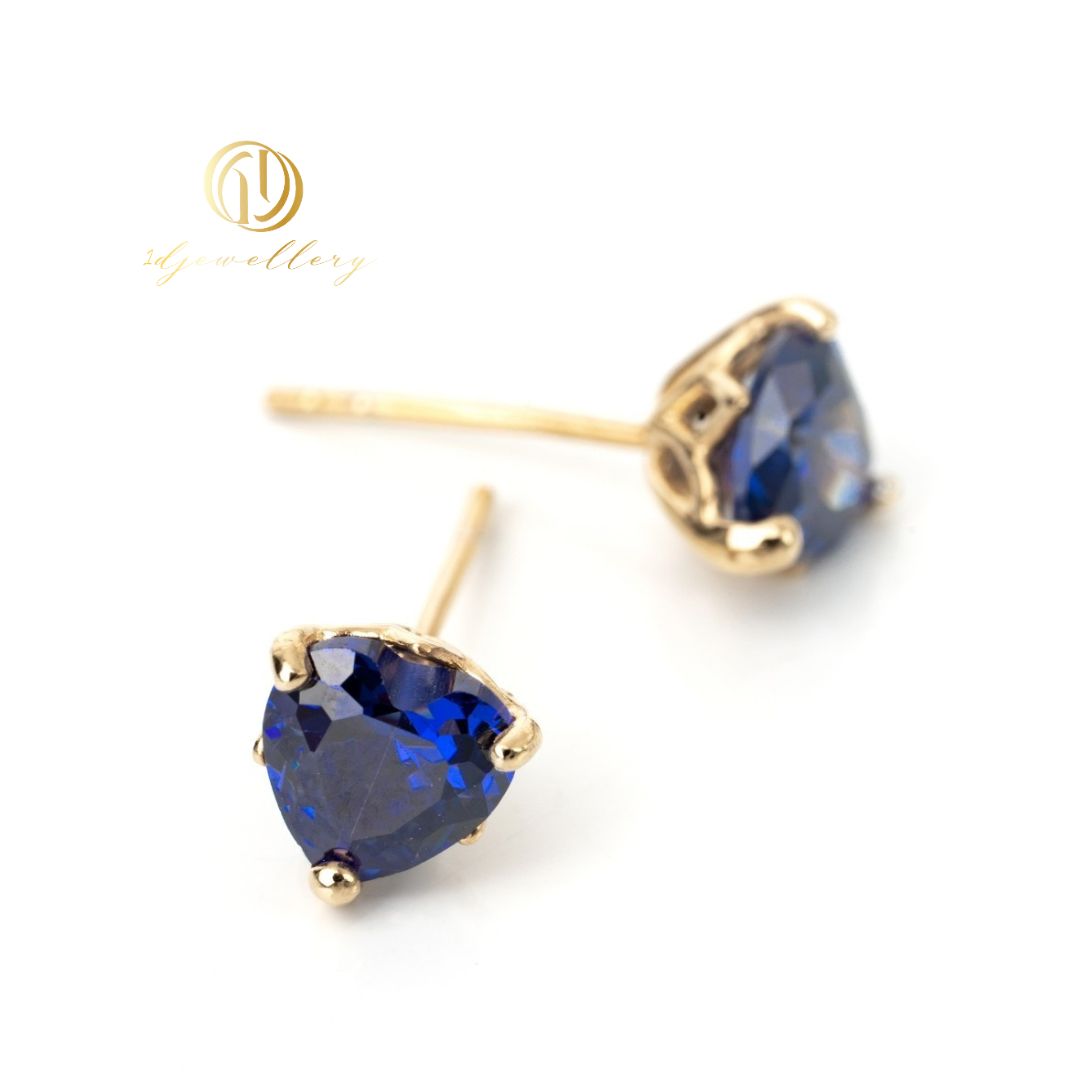 1D Jewellery ต่างหูเงินแท้ 925 ชุบโรเดียม ฝังเพชรสวิส(CZ) 💜✨ Classic Heart Tanzanite-CZ ✨💜 เสริมพลังบวก และเปิดโอกาสใหม่ๆ ในชีวิต เพิ่มความมั่นใจและความเจริญรุ่งเรือง