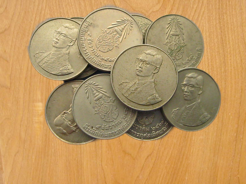 เหรียญเทิดพระเกียรติ รัชกาลที่ 9 ปี2527 (2411)