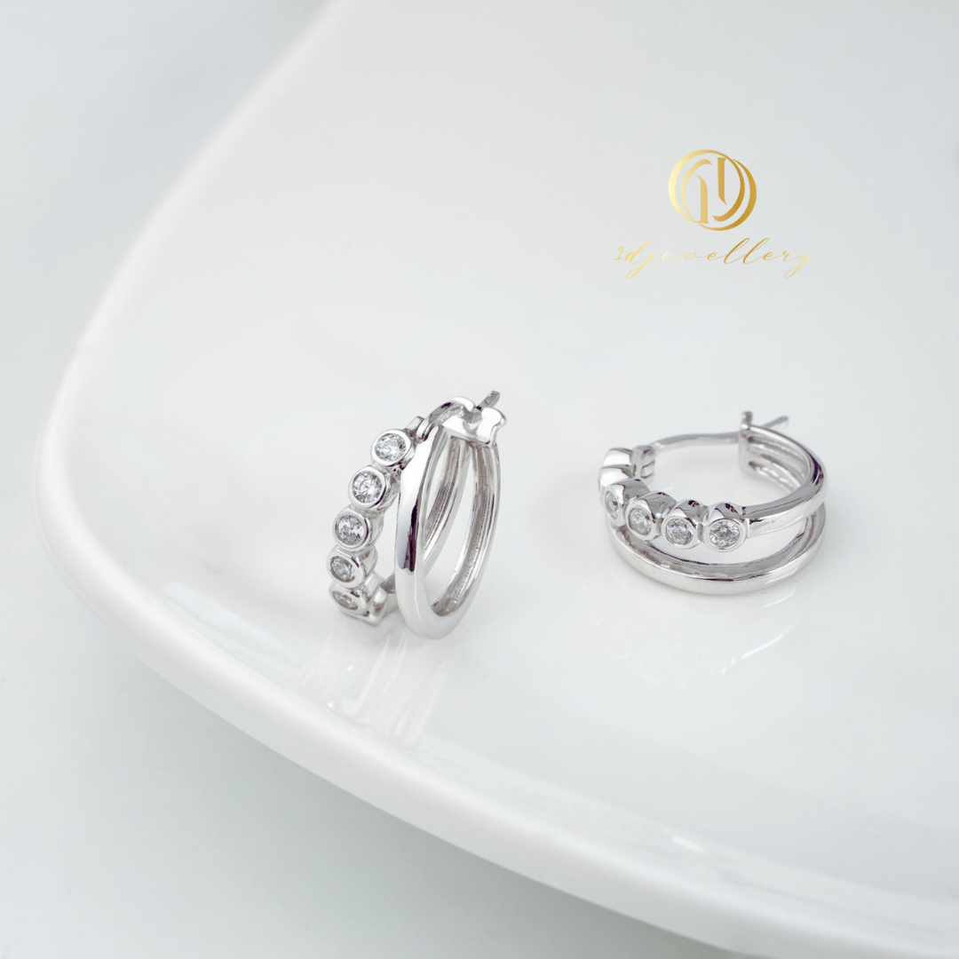 1D Jewellery ต่างหูเงินแท้ 925 ชุบโรเดียม ฝังเพชรสวิส(CZ) 🔗 Double Hoop Earrings 🔗 ✨ เพิ่มความวิบวับให้ทุกวันด้วยต่างหูเงินแท้ประดับ CZ 5A ✨"