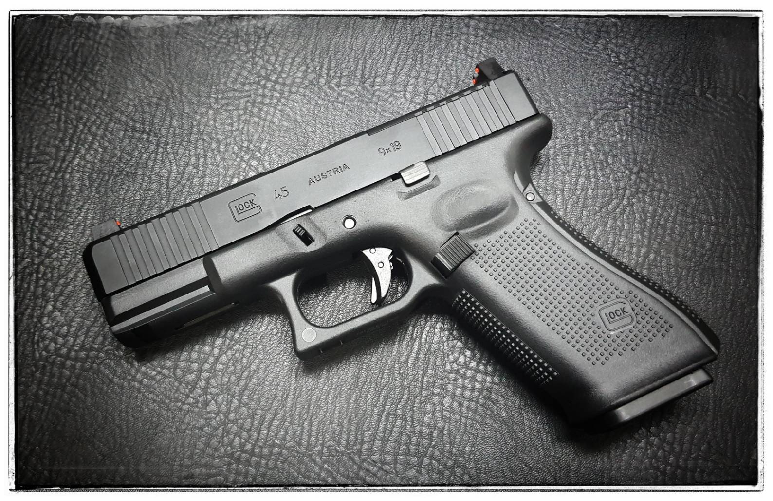 ปืนสั้นระบบแก๊สโบลว์แบล็ค รุ่น G45 MOS E&C สีดำ (EC1305-1)