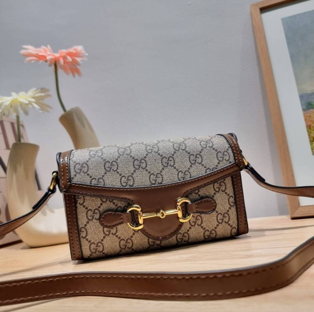 Gucci กระเป๋าสะพายไฮโซกุชชี่พรีเมี่ยมกิ๊ฟหนังแท้หนังแคนวาสขนาดมินิ 7 นิ้วสีน้ำตาลครีม GG Gucc i crossbody horizon mini bag น้ำตาลครีม