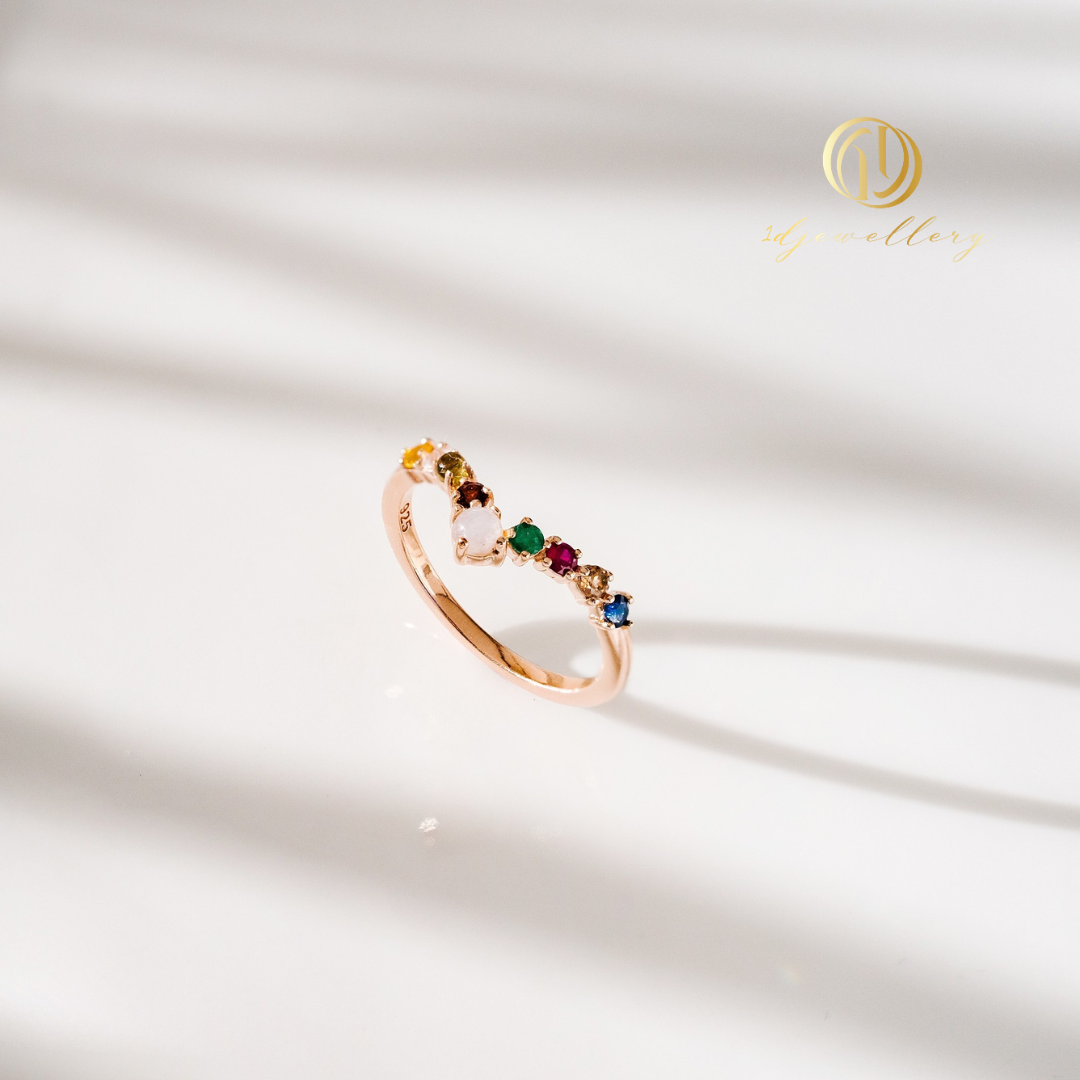 สายมูต้องมี! [ราคาพิเศษทุกวง!] 1D Jewellery แหวนเงินแท้ 925 ชุบโรเดียม นพเก้า (Nine Lucky Gems) > วงเดียวจบเสริมครบทุกด้าน เฮงๆ รวยๆ ดีไซน์สวย ทันสมัย