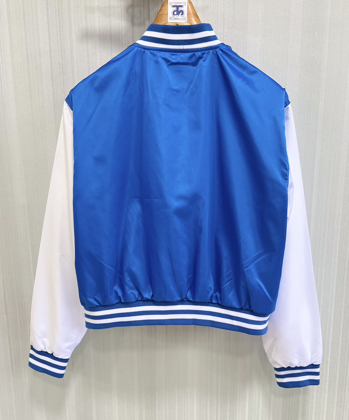 Jacket เสื้อแจ็คเก็ต สไตล์วัยรุ่น ตัวสั้น เนื้อผ้าใส่สบาย แฟชั่น ทันสมัย มาใหม่