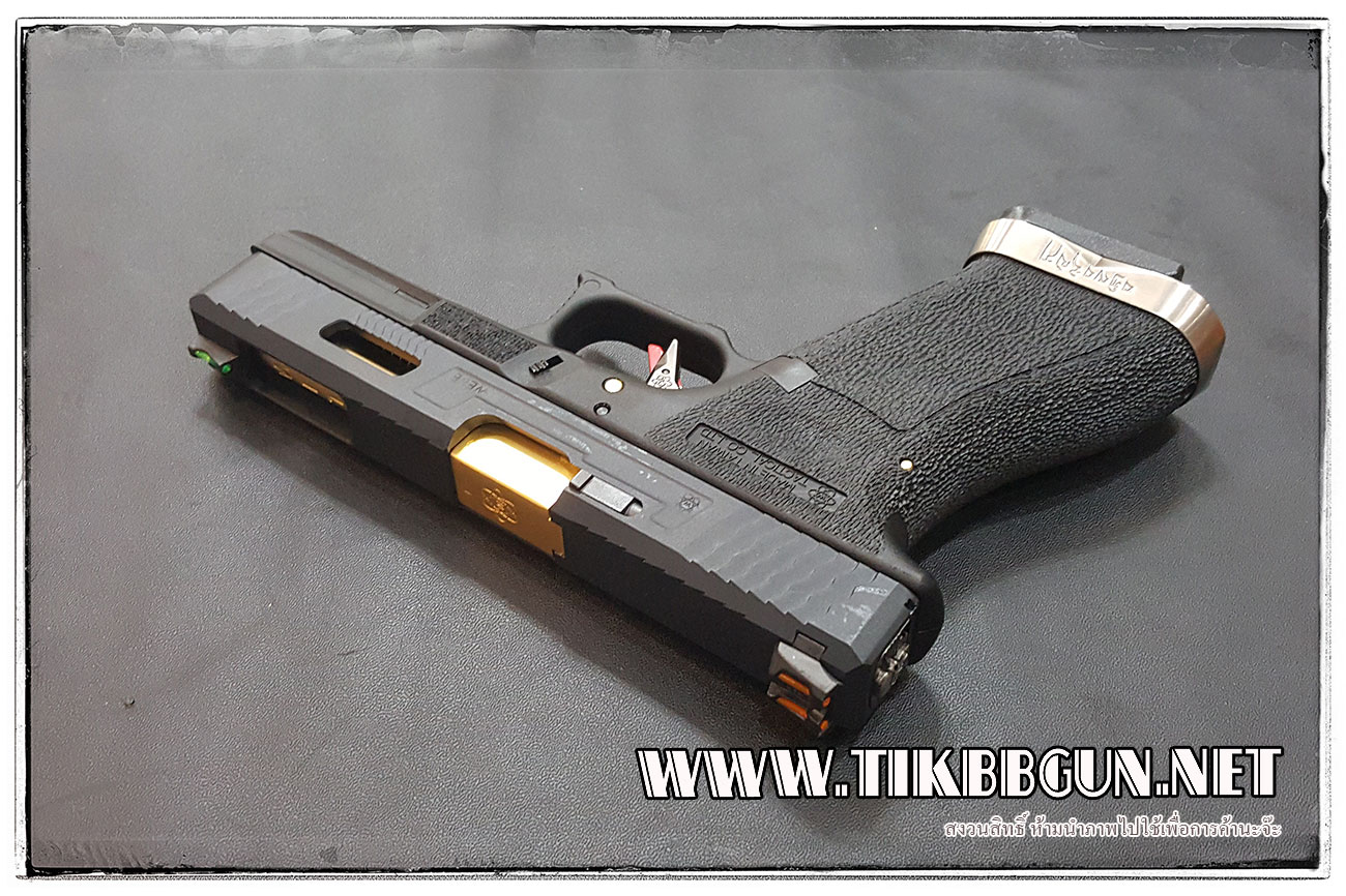 ปืนสั้นระบบแก๊สโบลว์แบล็ค รุ่น G18 T1 WE สีดำ สไลด์แต่งสีดำ ท่อสีทอง