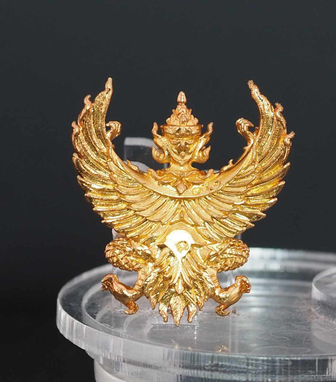 พญาครุฑ มหาสิทธิโชค (รุ่นแรก) วัดศาลเจ้า จ.ปทุมธานี เนื้อทองระฆังชุบทอง