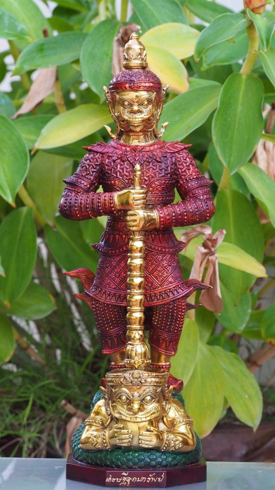 ท้าวเวสสุวรรณ สูง 17 นิ้ว รุ่นเศรษฐีอุดมทรัพย์ สีแดงสุริยะ(เนื้อโลหะสีพาติน่า) วัดบ้านอ้อ จ.นครราชสีมา
