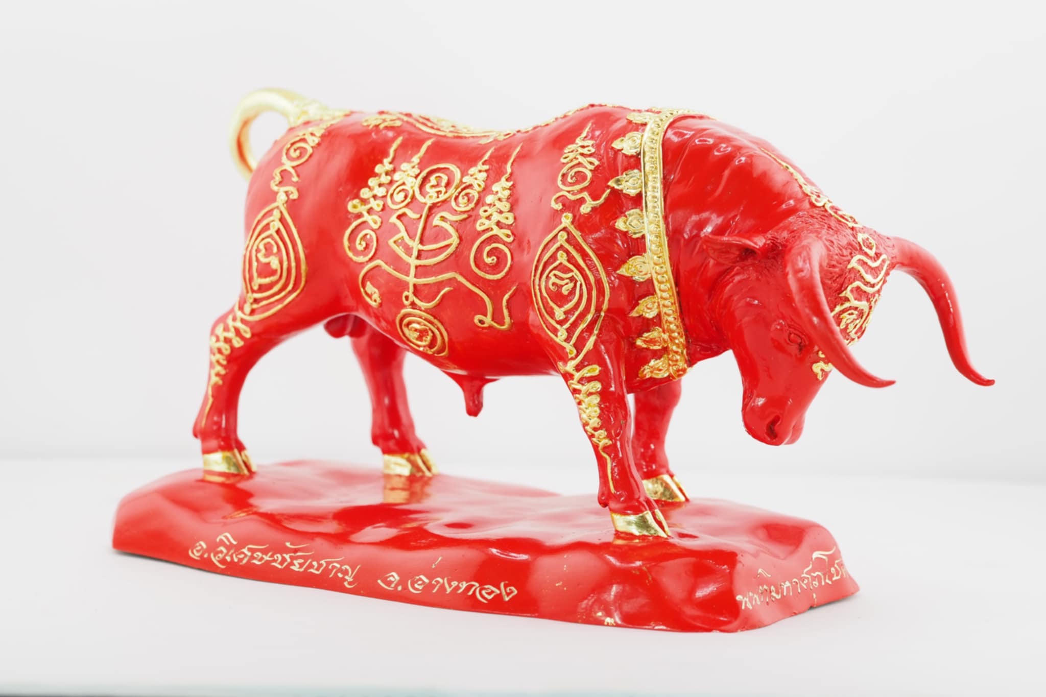 นนทิมหาศุภโชค ขนาดบูชา เนื้อโลหะสีชาด(แดง) ปิดทองลายยันต์ งานหล่อแบบโบราณยันต์นูน(ยันต์เส้นขนมจีน)