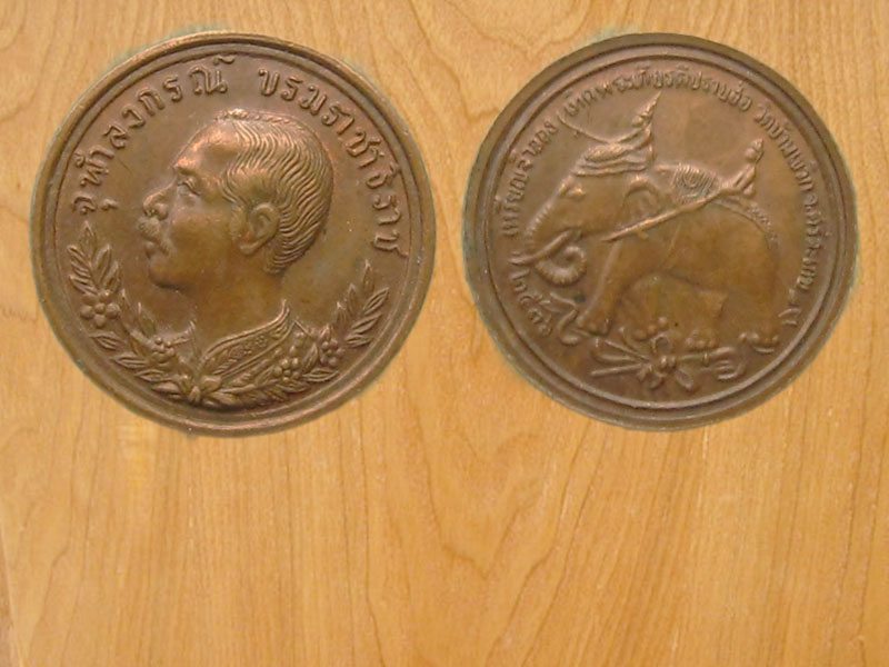 เหรียญจำลองเทิดพระเกียรติ ปราบฮ้อ 2536 (2259)