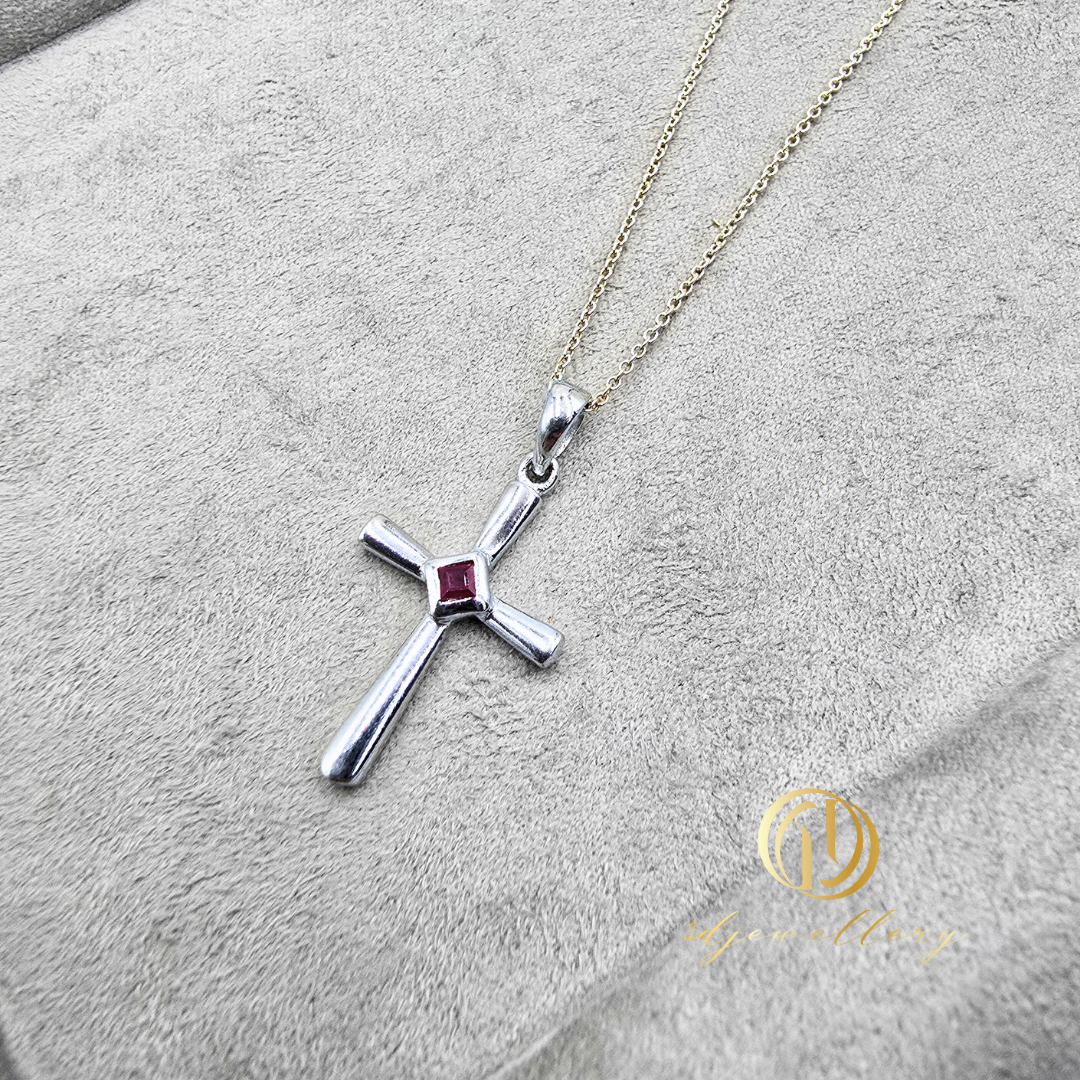 1D Jewellery สร้อยคอเงินแท้ 925 พลอยแท้ ชุบโรเดียม ✨ Cross Garnet (ไม้กางเขน)– เครื่องประดับที่ผสานความหมายและสไตล์ ✨