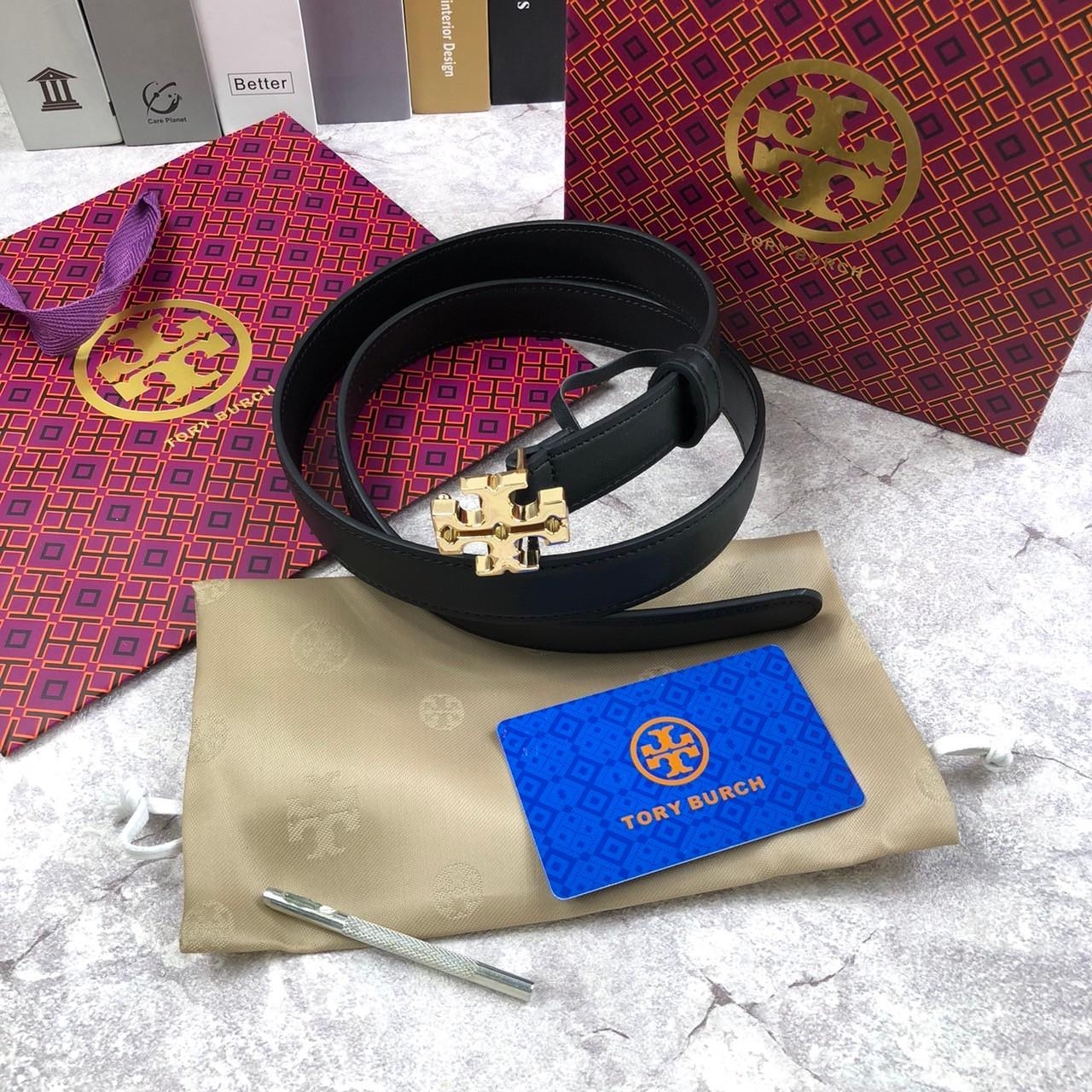 Tory Buch ชุดเข็มขัดผู้หญิงไฮโซแบรนด์เนมทอรี่เบิร์ชสีดำหนังแท้อะไหล่ทองขนาด 2.4 นิ้ว TORY BURCH Belt ดำ