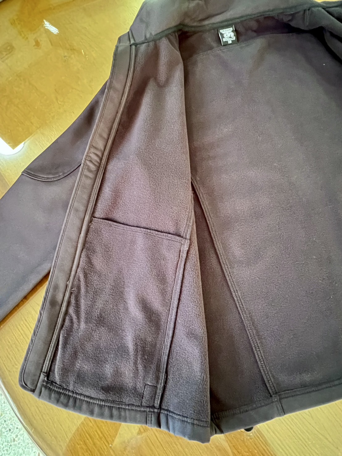 เสื้อแจ็คเก็ต เนื้อผ้าลามิเนต รุ่นใหม่ สีดำ ซิป YKK งานเย็บสวยมาก