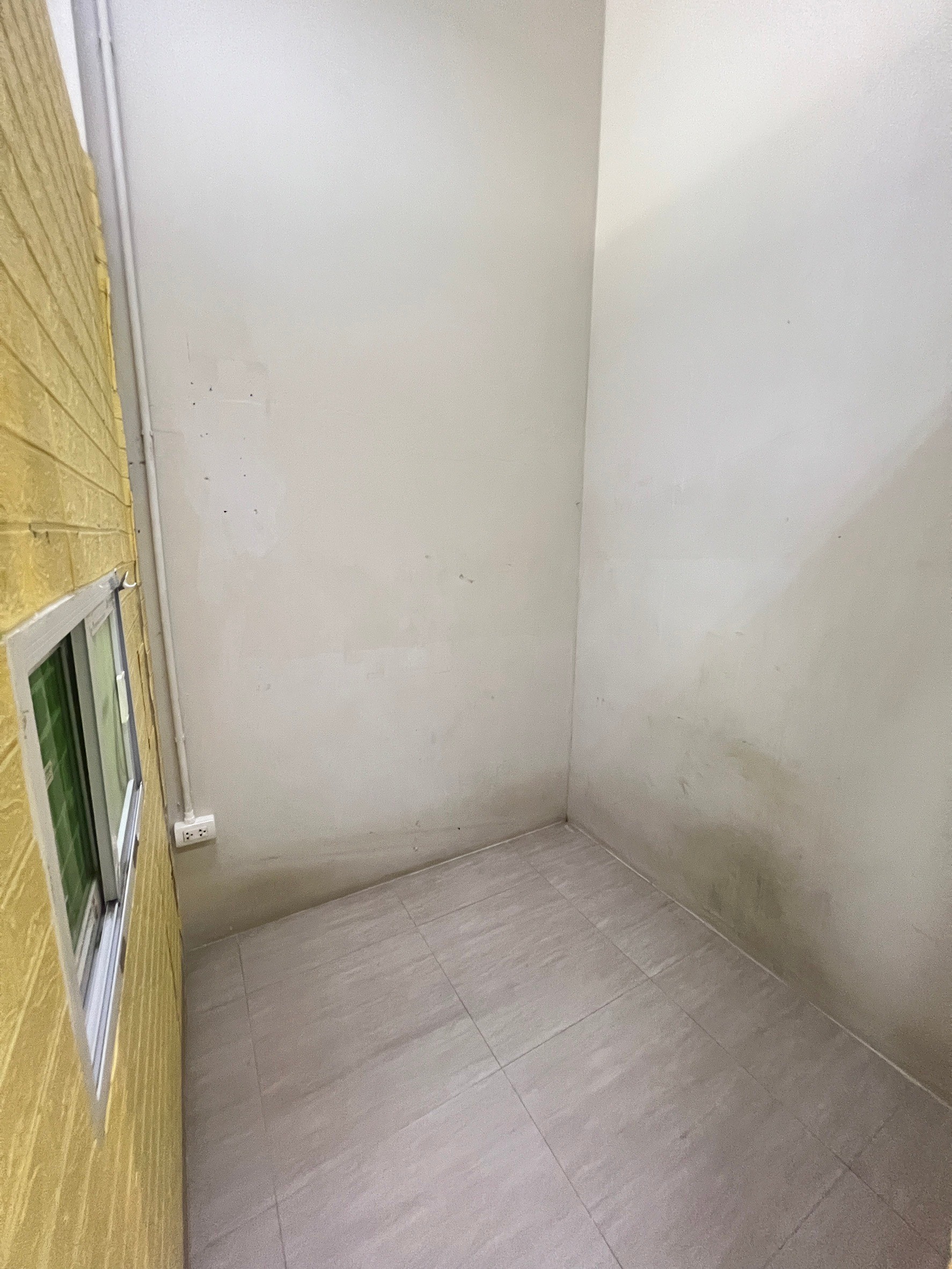 ให้เช่าอาคารพาณิชย์ ริมถนนเอกชัย ปากซอยเอกชัย109 (รหัสทรัพย์ B12615ห้อง2)