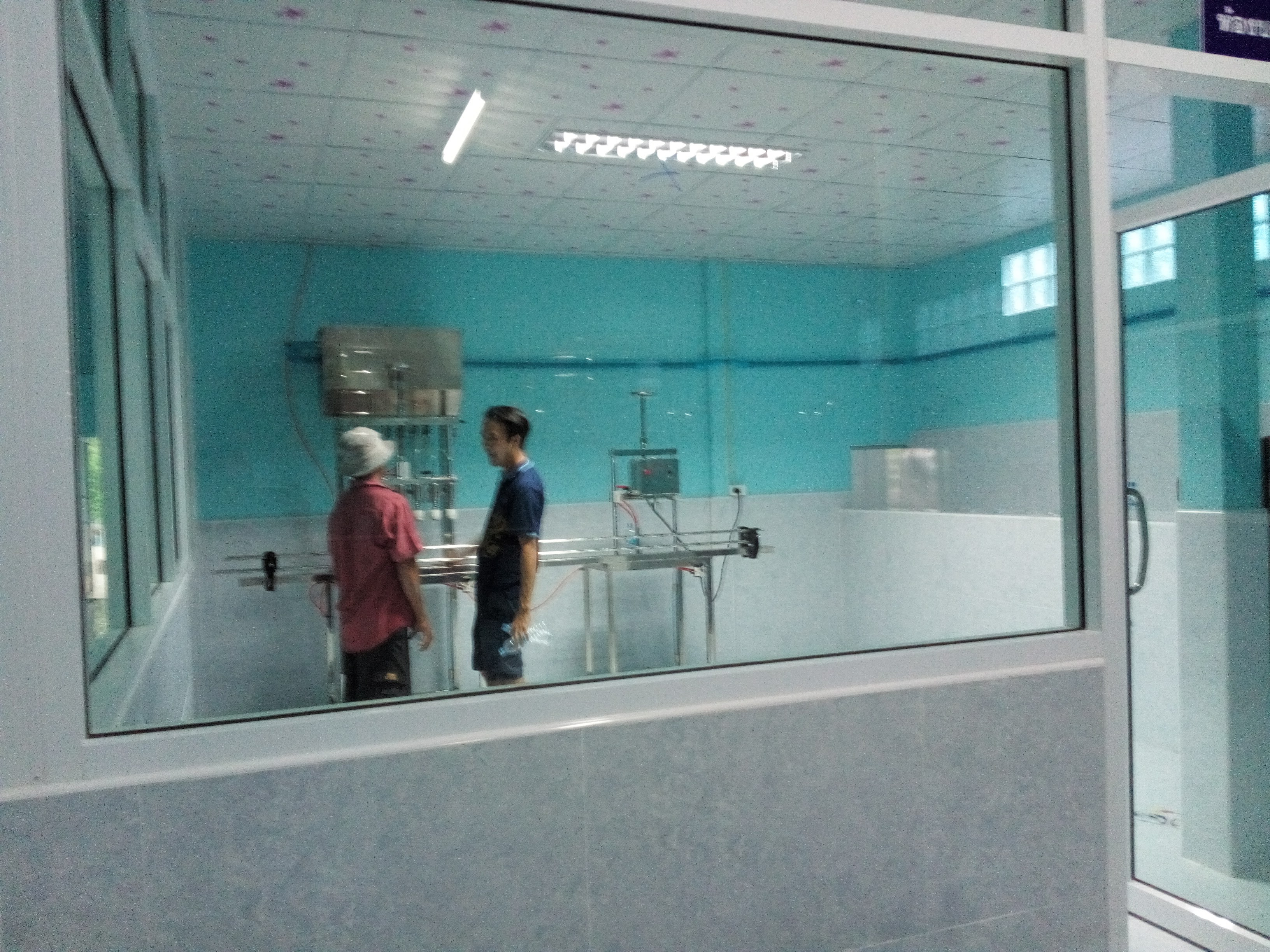 เครื่องบรรจุน้ำดื่ม6หัวกึ่งอัตโนมัติ