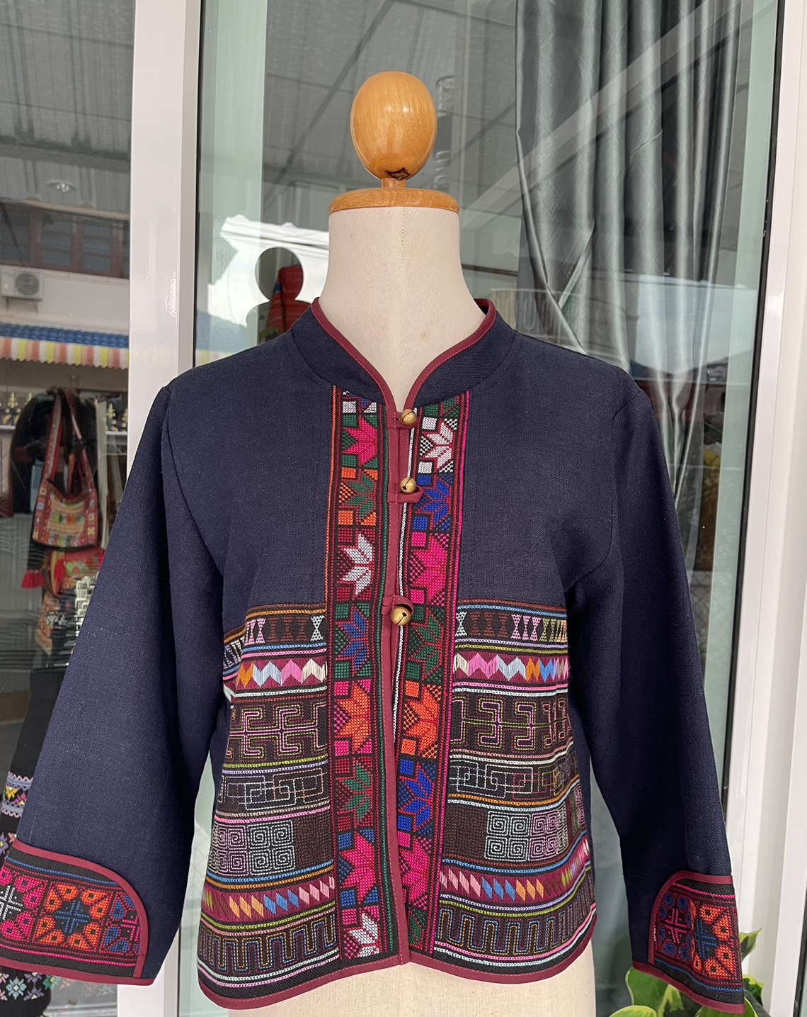 เสื้อคลุมคอจีนปักอาข่า
