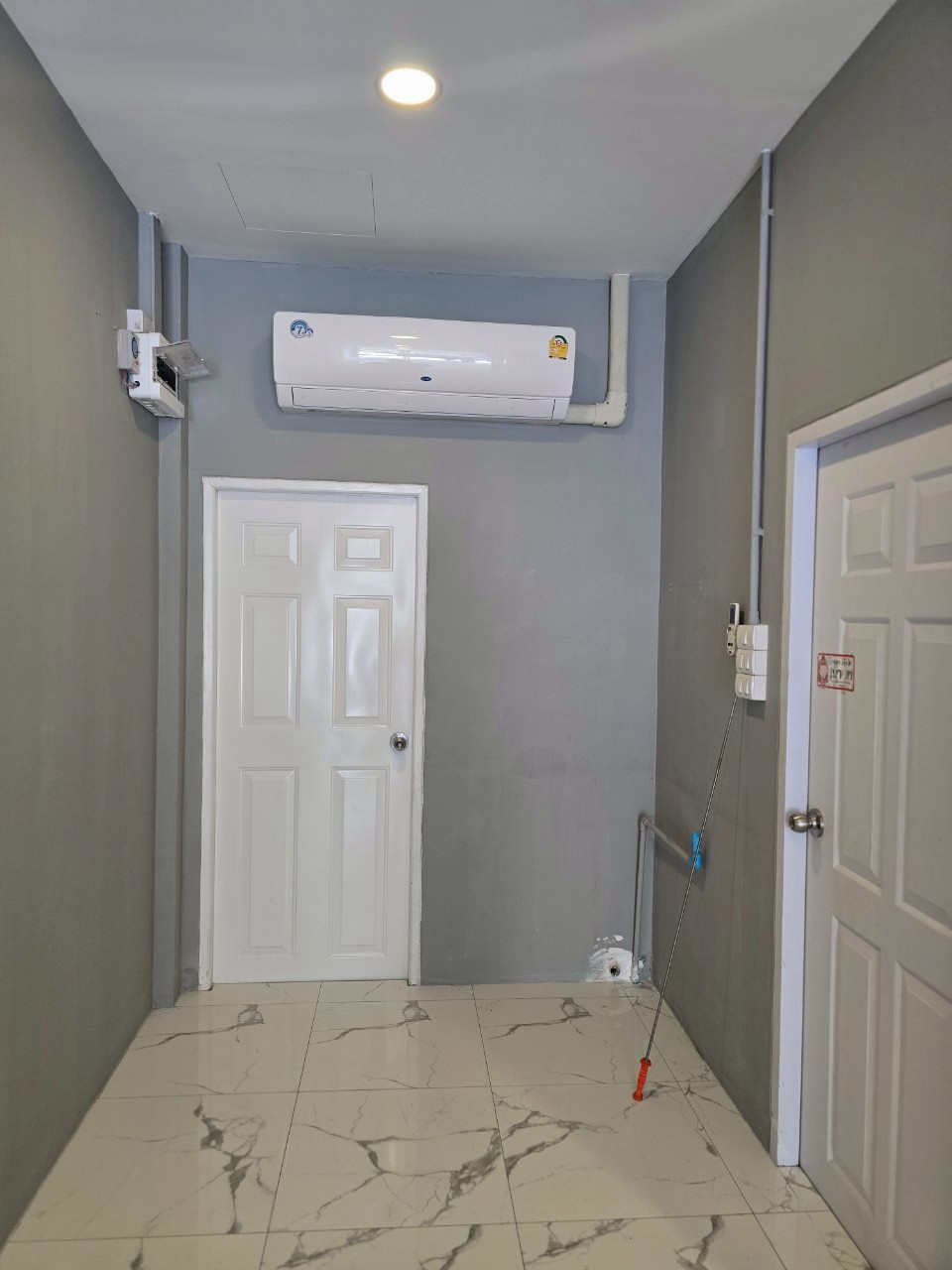 ให้เช่าอาคารพาณิชย์ ริมถนนเอกชัย ปากซอยเอกชัย109 (รหัสทรัพย์ B12615ห้อง3)