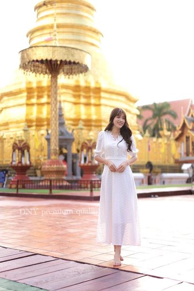 ชุดขาว maxi dressผ้าคอตต้อนฉลุ คอวี