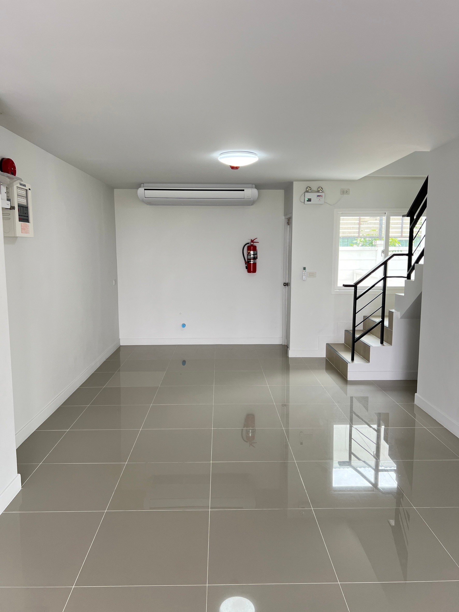 ให้เช่าบ้าน คุณาลัย เวสต์เกท ถนนบ้านกล้วย-ไทรน้อย (รหัสทรัพย์ KC212249)