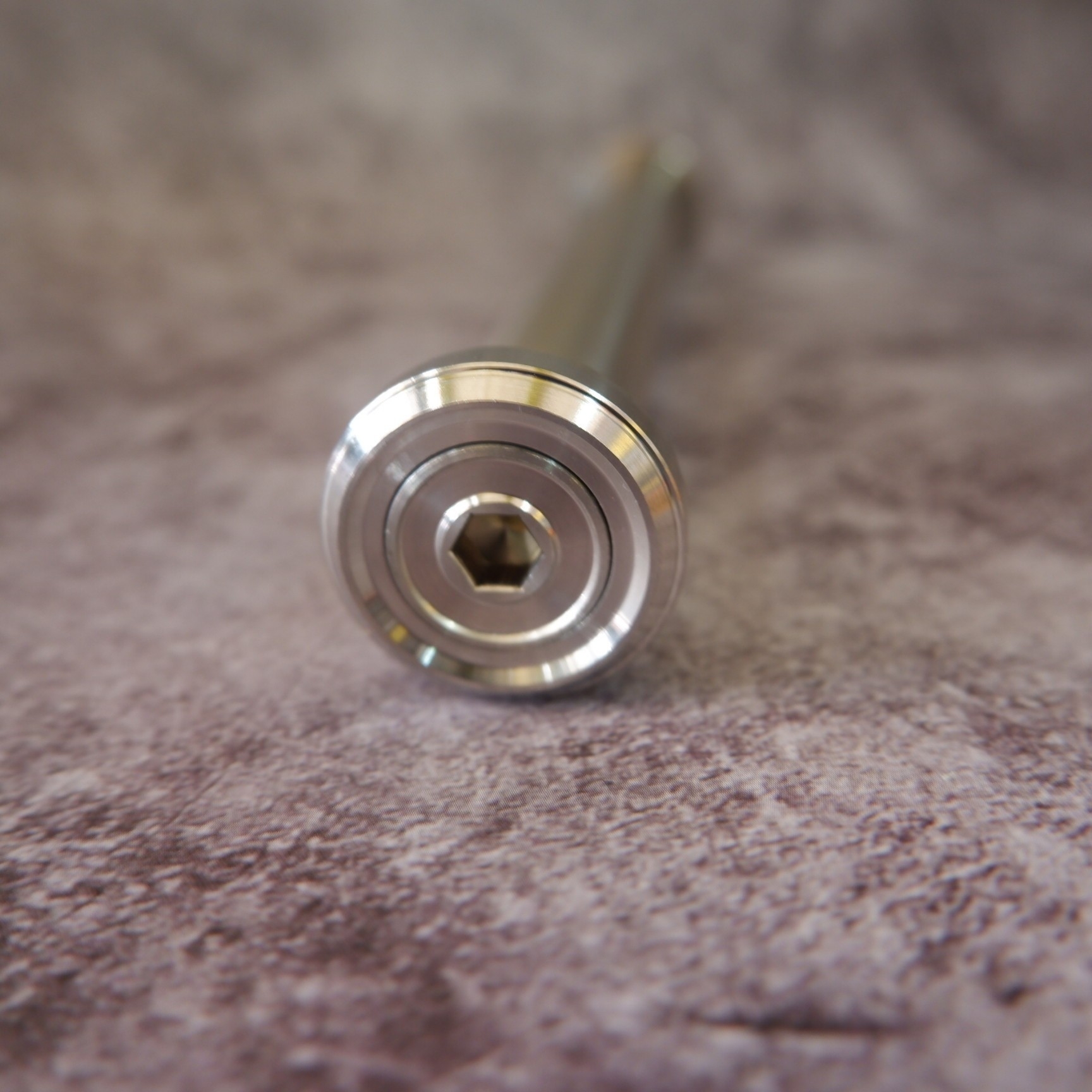 น้าคมน็อตซิ่ง แกนขาตั้งคู่งานกลึงมือ Wave125 เก่าทุกรุ่น / wave100 ทุกรุ่น น้าคมน็อตซิ่ง น็อตแกนขาตั้งคู่งานกลึงมือ แท้💯 แกนขาตั้งคู่