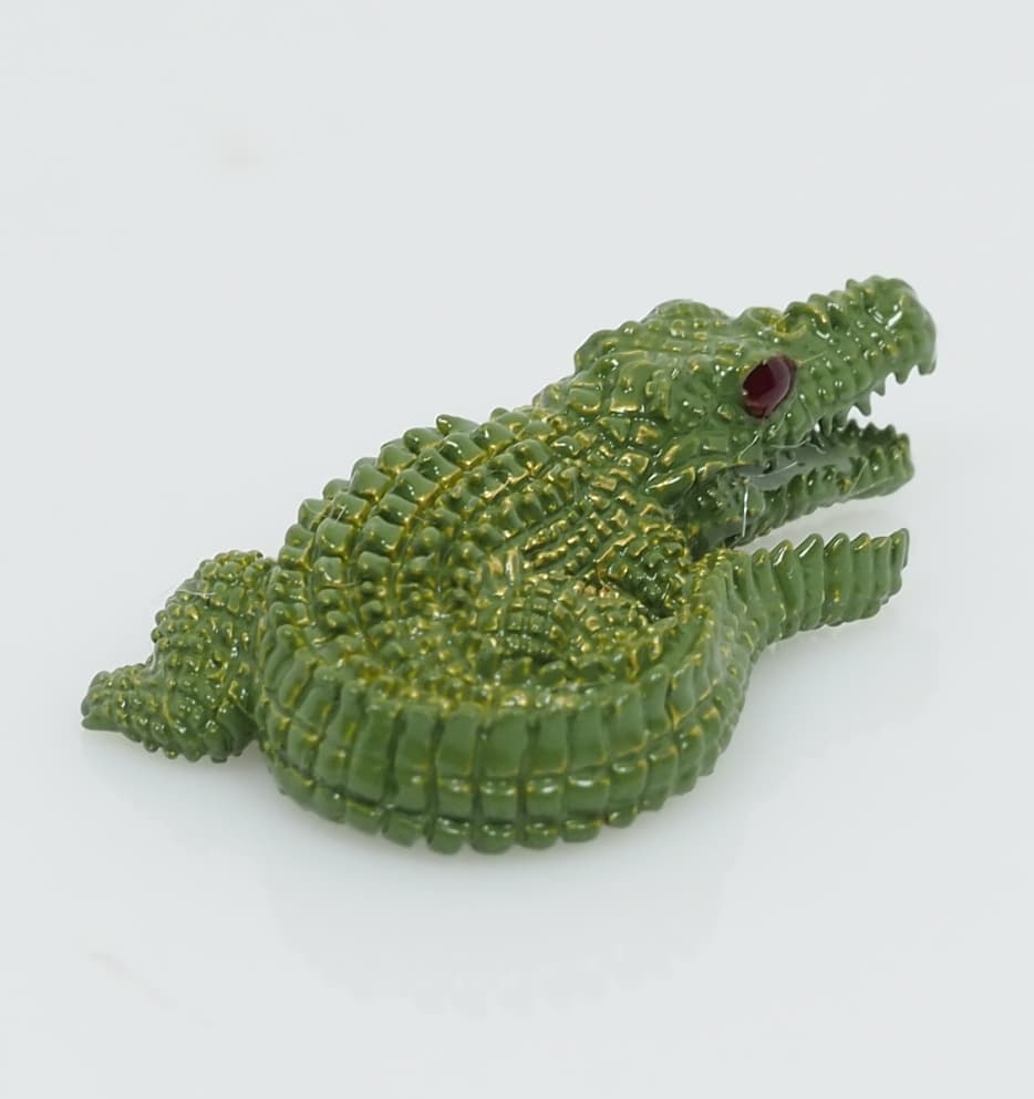 จระเข้เรียกทรัพย์ รุ่นเงินกองทองมา ขนาดเล็ก 2.5 ซม.เนื้อโลหะสีเขียวเหนี่ยวทรัพย์ หลวงพ่อเงิน วัดบ้านอ้อ จ.นครราชสีมา