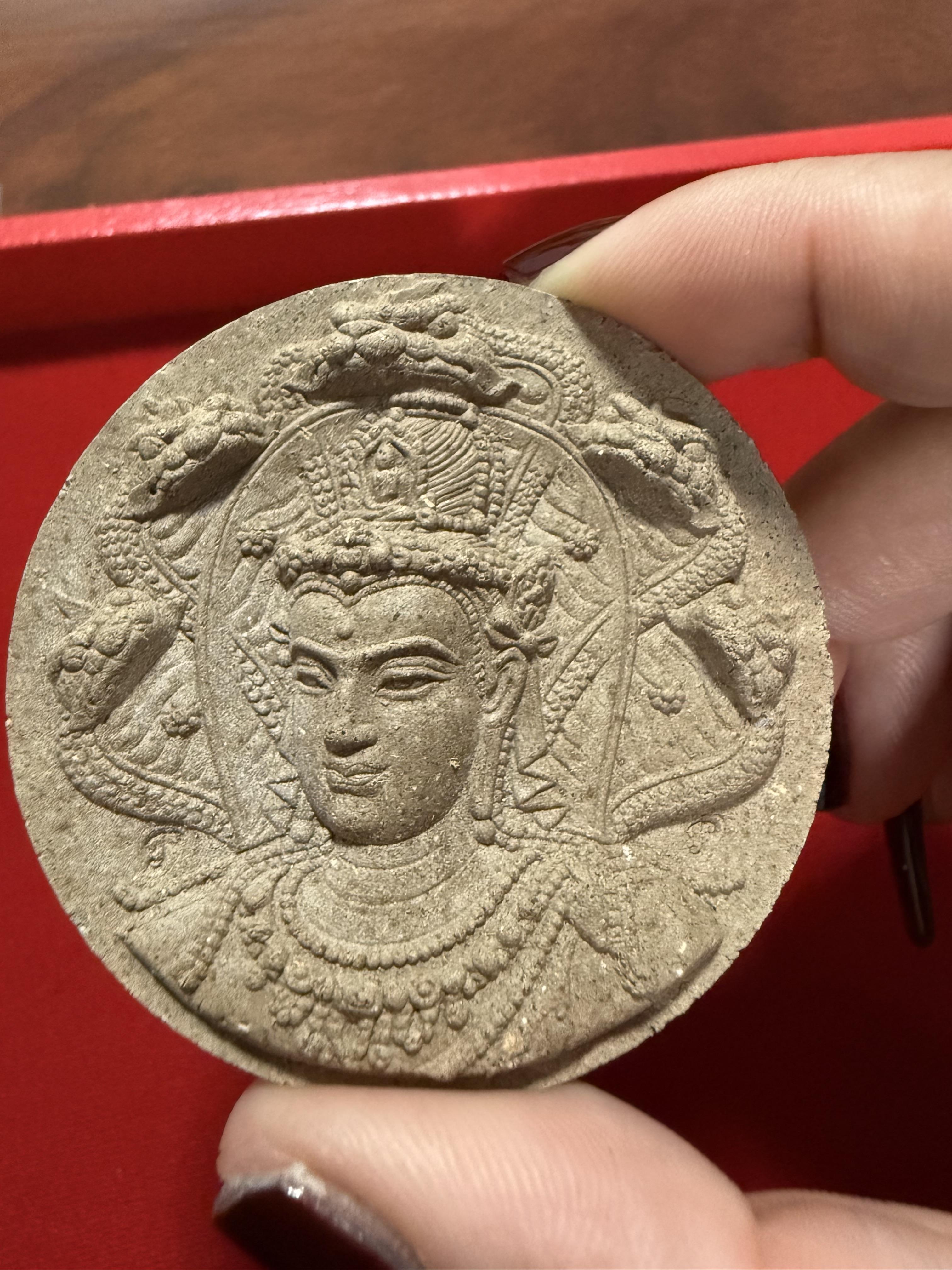 ราชันย์ดำ เนื้อผงดินกากยายักษ์ผสมผงตะไบพระบูชา