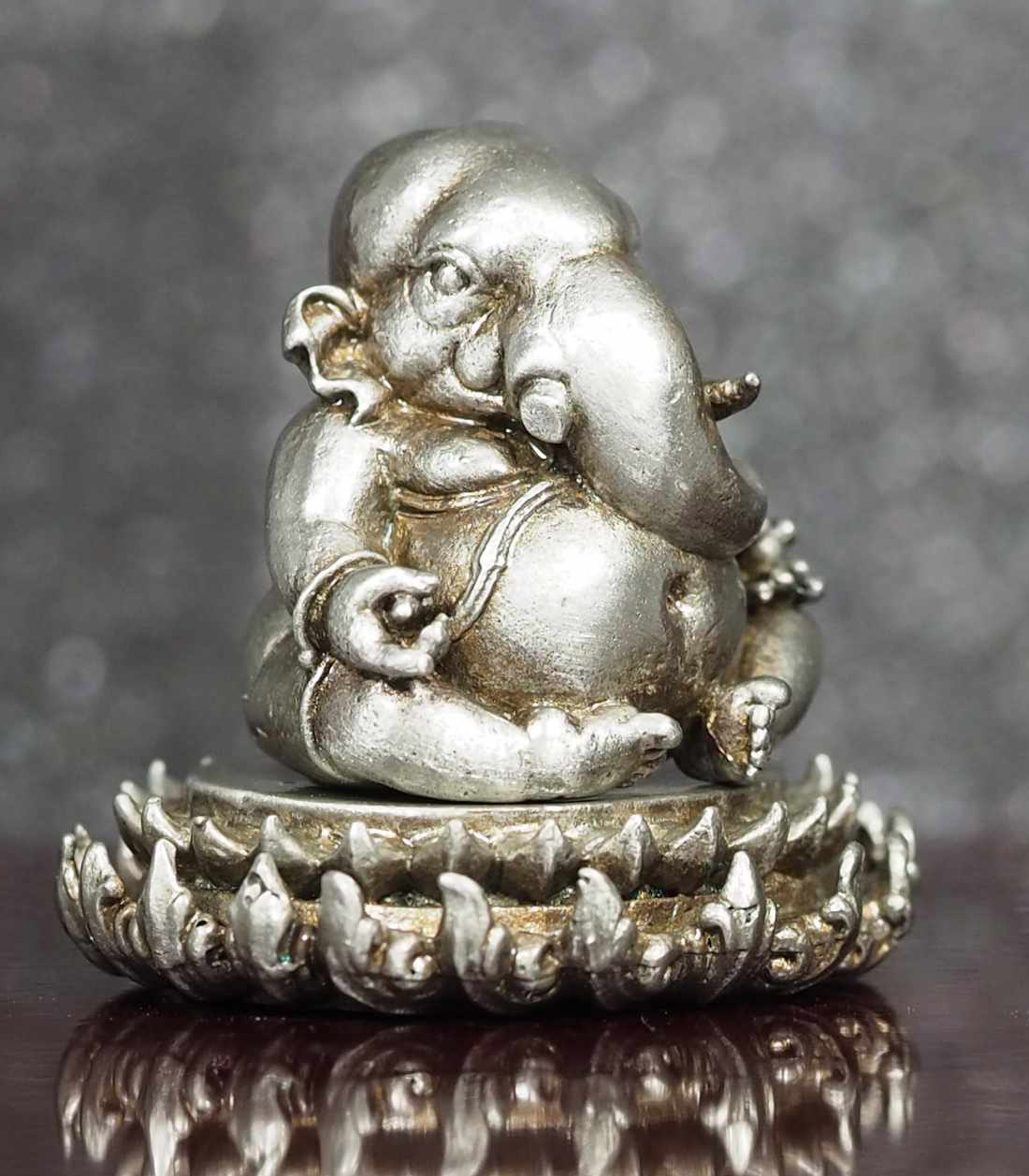 พระพิฆเนศประทับบนฐานบัว รุ่นสร้างโบสถ์ เนื้อซิลเวอร์พลัสซาติน