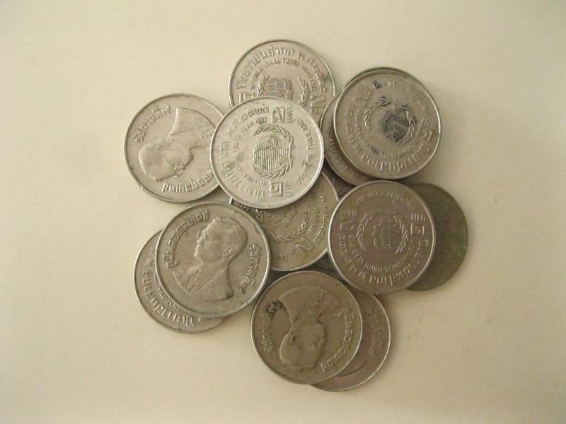 เหรียญ2บาท ปีเยาวชนสากล ปี2528 (2466)