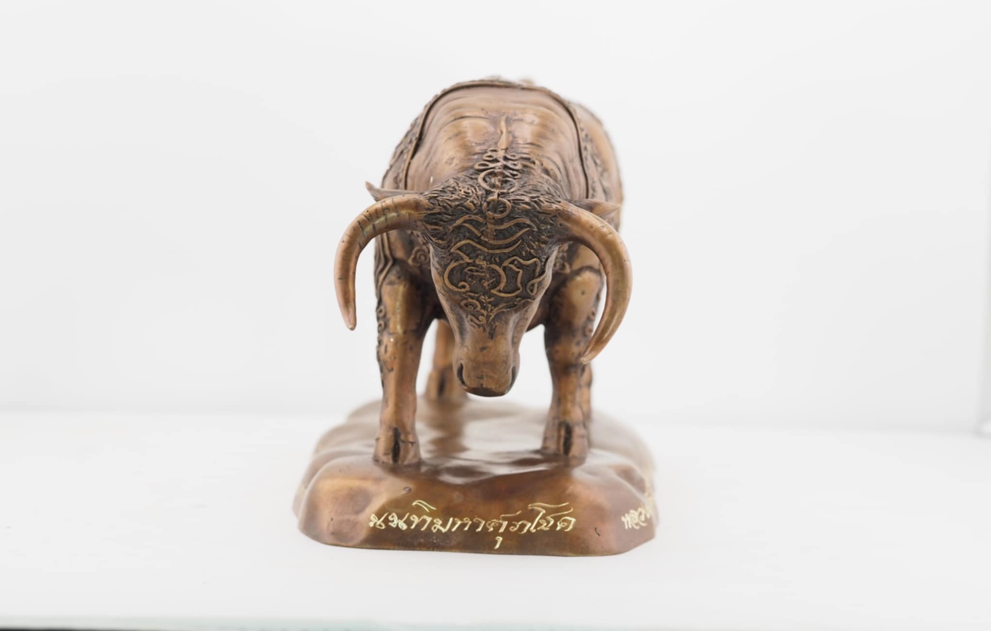 นนทิมหาศุภโชค ขนาดบูชา เนื้อโลหะมันปู งานหล่อแบบโบราณยันต์นูน(ยันต์เส้นขนมจีน) หลวงพ่อสนั่น สุนันโท วัดกลางราชครูธาราม จ.อ่างทอง