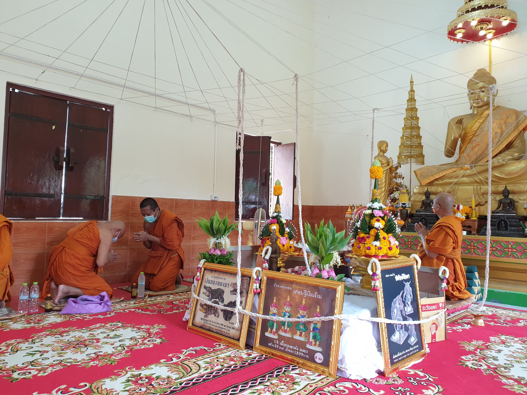 ท้าวเวสสุวรรณ รุ่น เศรษฐีเงินล้าน ขนาดสูง 3.5 ซม. เนื้อโลหะชุบเงินลงยา5สีเต็มองค์ กางเกงสีแดง หลวงพ่อเงิน วัดบ้านอ้อ จ.นครราชสีมา