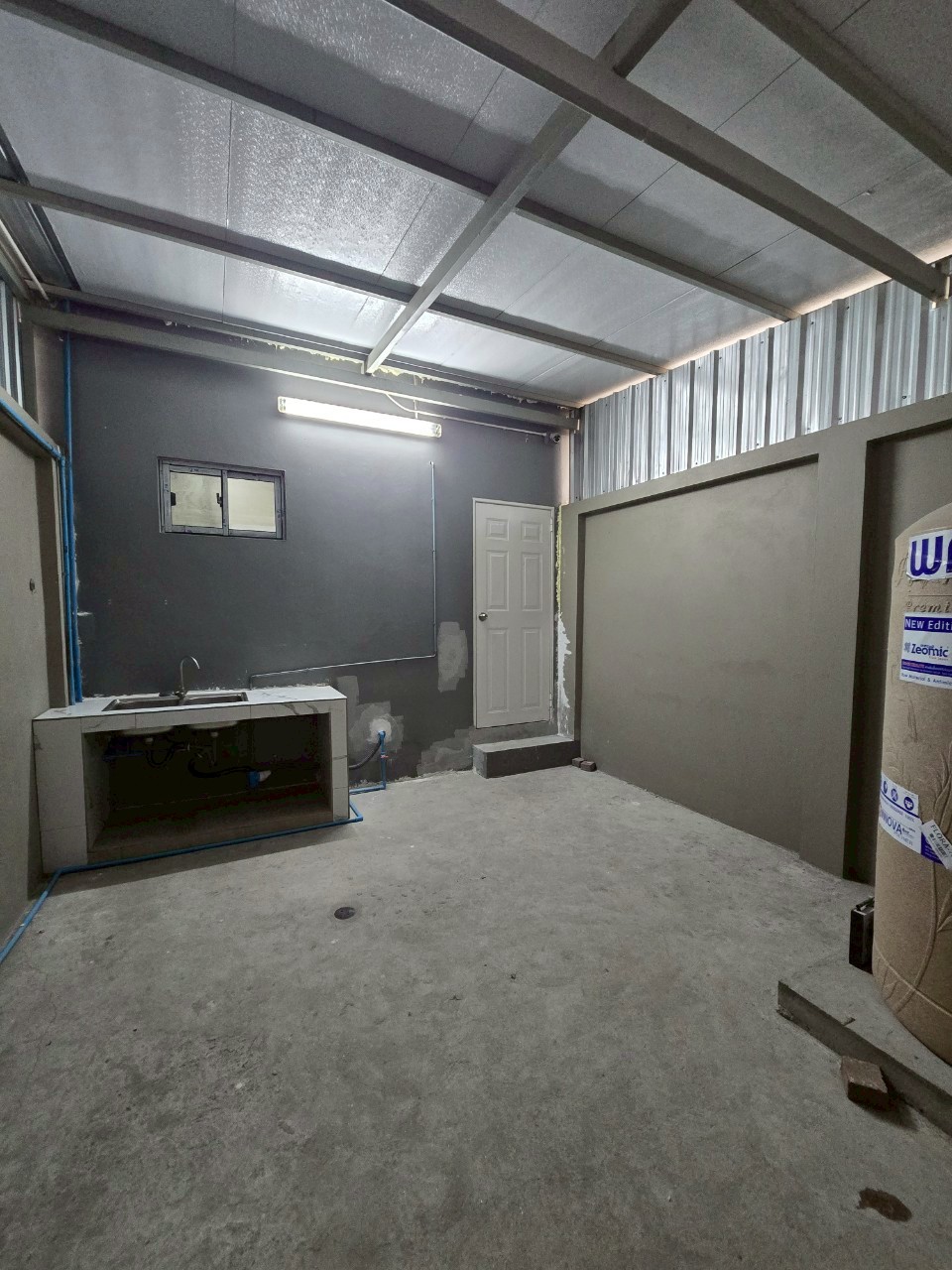 ให้เช่าอาคารพาณิชย์ ริมถนนเอกชัย ปากซอยเอกชัย109 (รหัสทรัพย์ B12615ห้อง3)