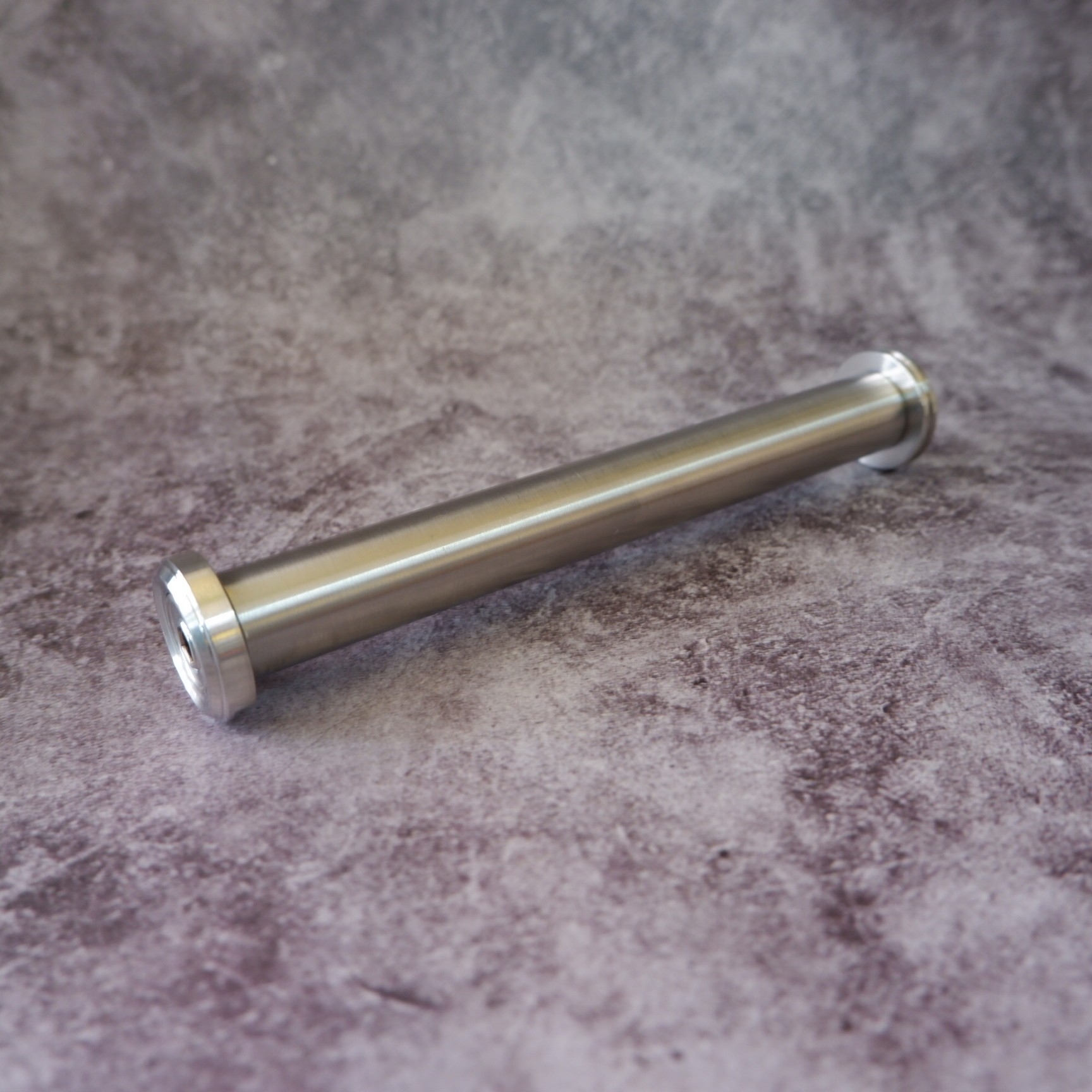 น้าคมน็อตซิ่ง แกนขาตั้งคู่งานกลึงมือ Wave125 เก่าทุกรุ่น / wave100 ทุกรุ่น น้าคมน็อตซิ่ง น็อตแกนขาตั้งคู่งานกลึงมือ แท้💯 แกนขาตั้งคู่