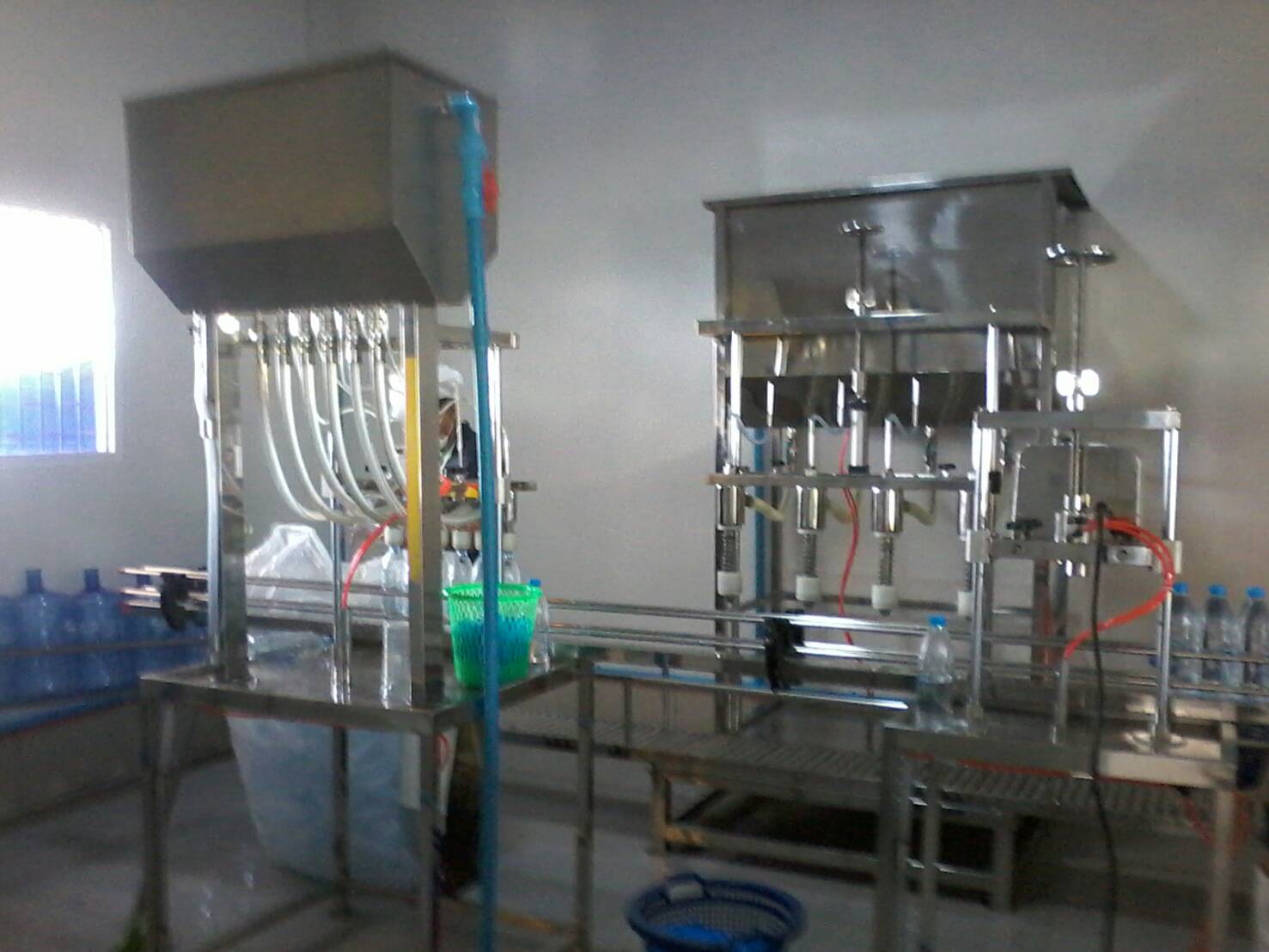 เครื่องบรรจุน้ำดื่ม6หัวกึ่งอัตโนมัติ