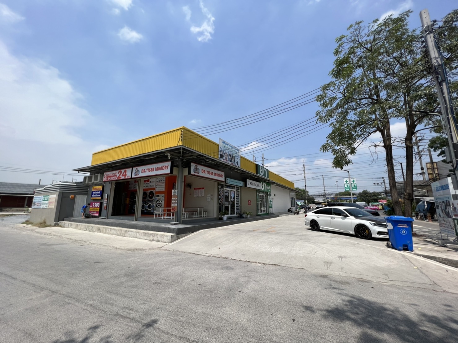 ให้เช่าอาคารพาณิชย์ ริมถนนเอกชัย ปากซอยเอกชัย109 (รหัสทรัพย์ B12615ห้อง5-8)