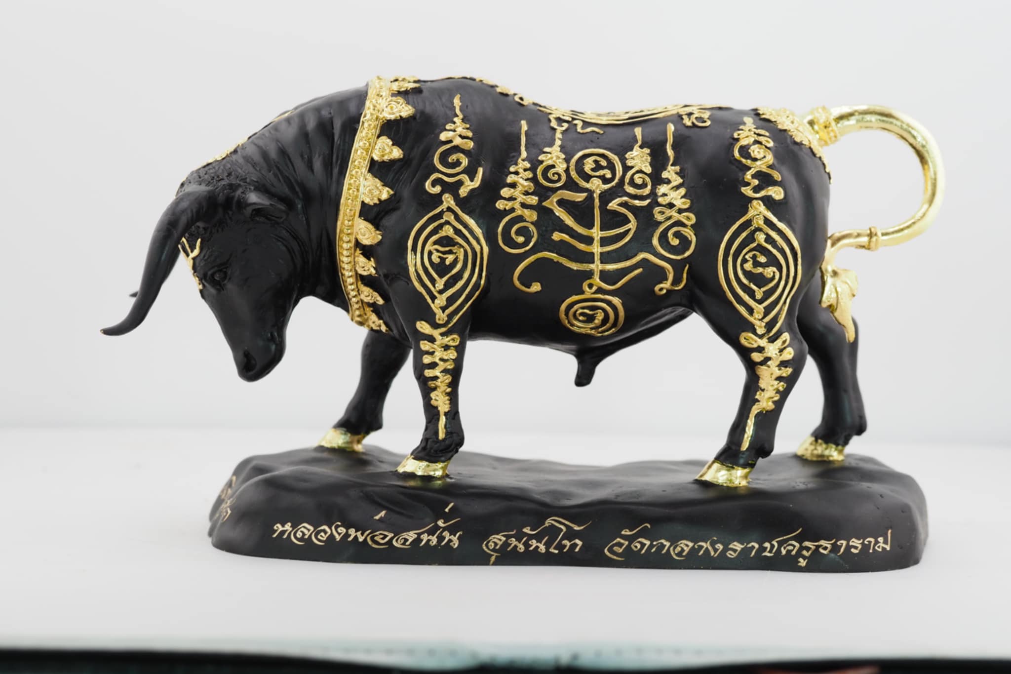 นนทิมหาศุภโชค ขนาดบูชา เนื้อโลหะดำนิลกาฬ ปิดทองลายยันต์ งานหล่อแบบโบราณยันต์นูน(ยันต์เส้นขนมจีน)