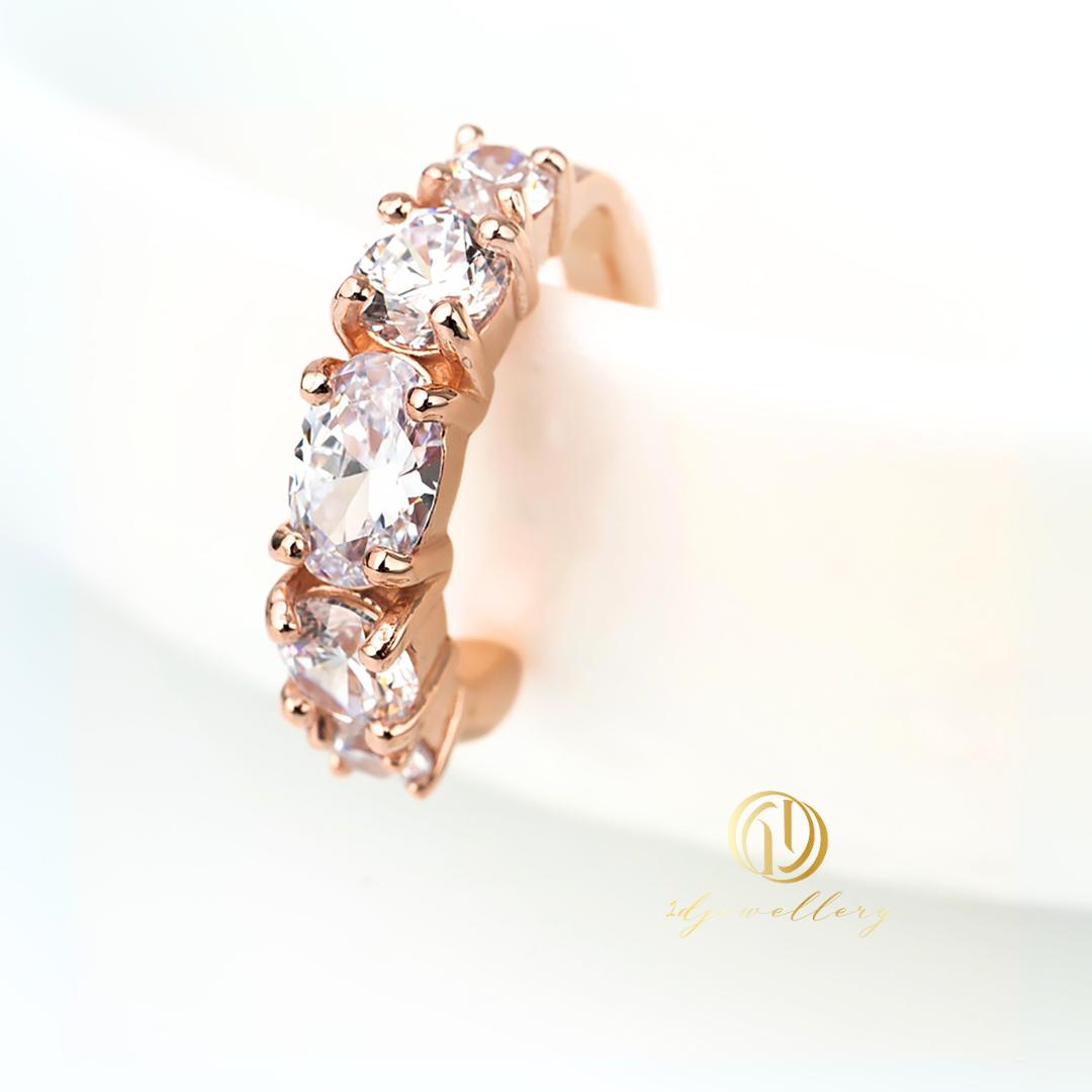 1D Jewellery ต่างหูเงินแท้ 925 ชุบโรเดียม ต่างหูแบบหนีบคล้องหู ✨ Radiant Swiss CZ Ear Cuff เพิ่มความหรูหราให้ทุกวันด้วย Radiant Swiss CZ Ear Cuff ✨