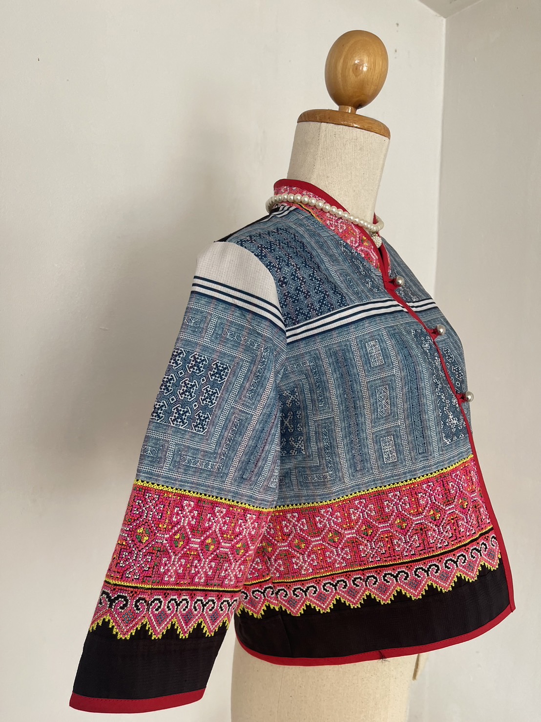 เสื้อคลุมแขนยาวปักม้ง